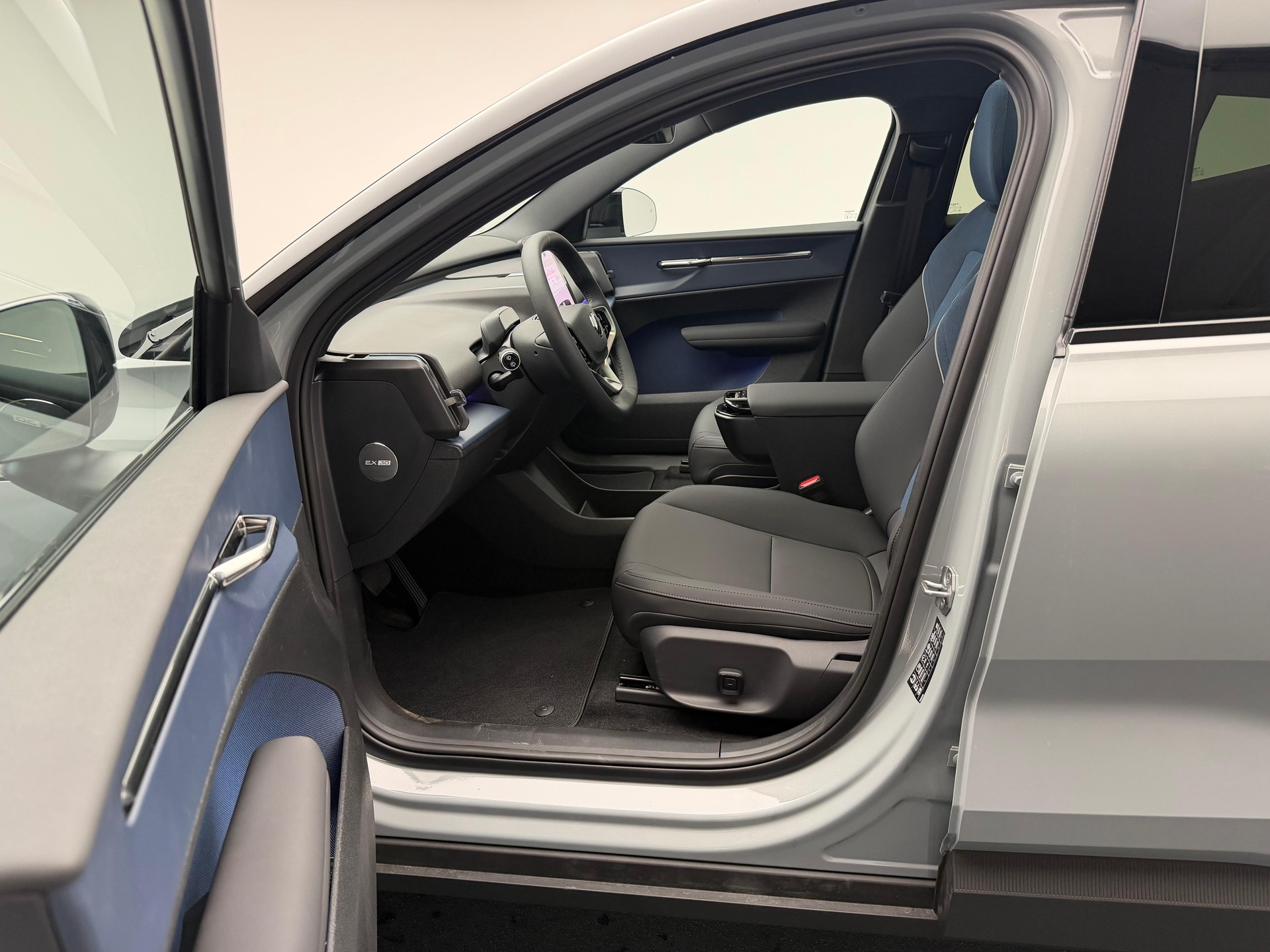 VOLVO EX30 CC E60 Twin Performance AWD-image-4