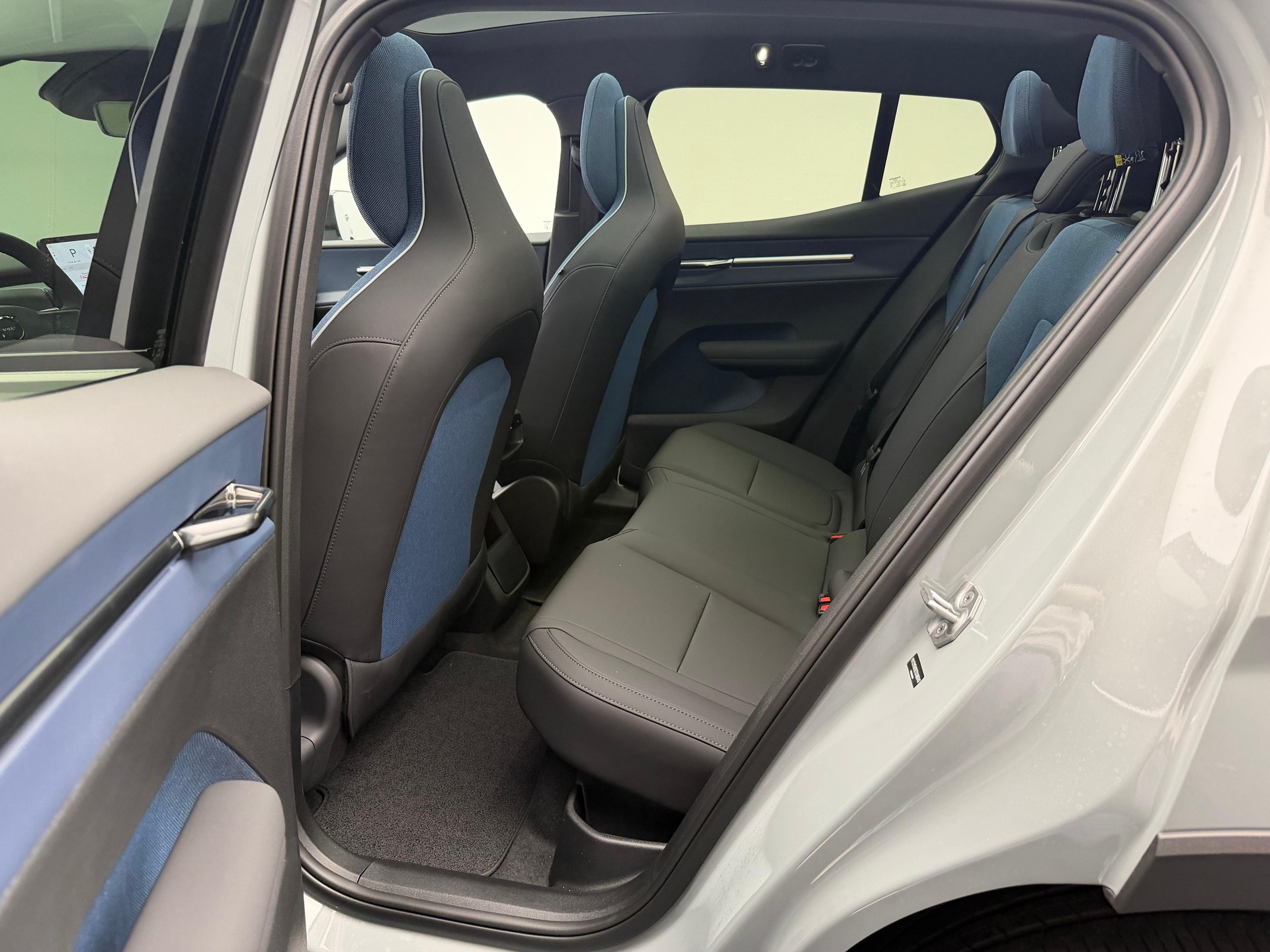 VOLVO EX30 CC E60 Twin Performance AWD-image-13