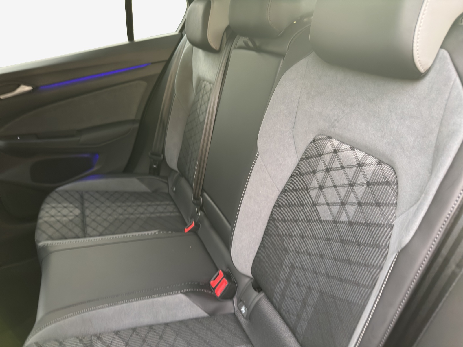 VW Golf 2.0 TSI R-Line DSG 4 Motion-image-11