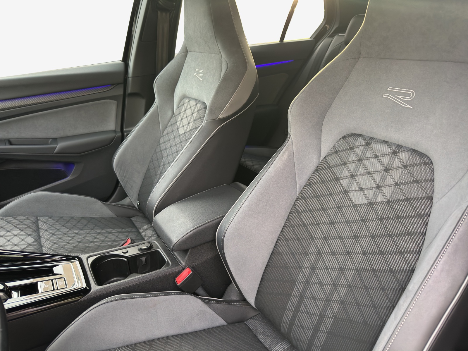 VW Golf 2.0 TSI R-Line DSG 4 Motion-image-7