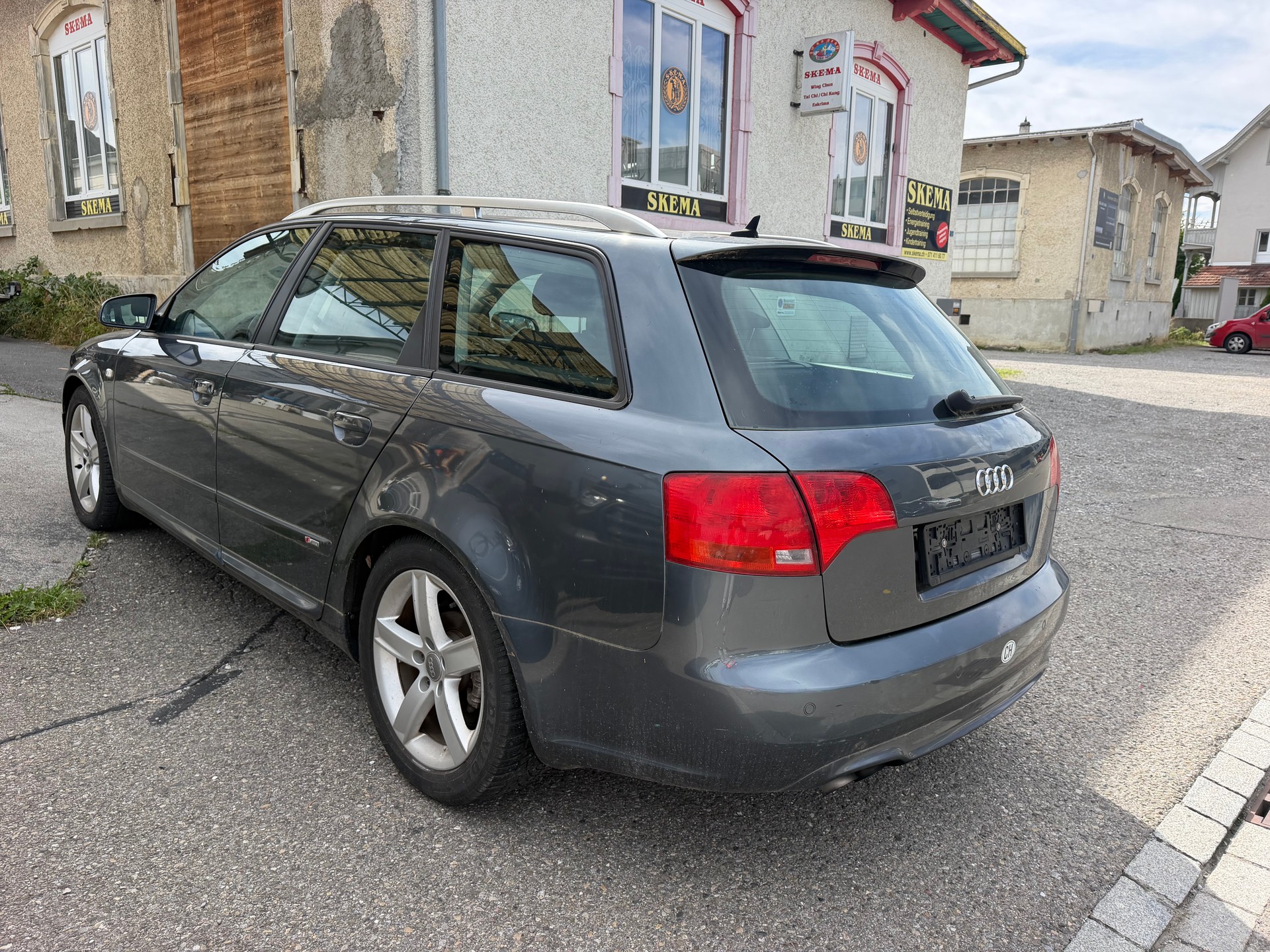 AUDI A4 Avant 1.9 TDI-image-4