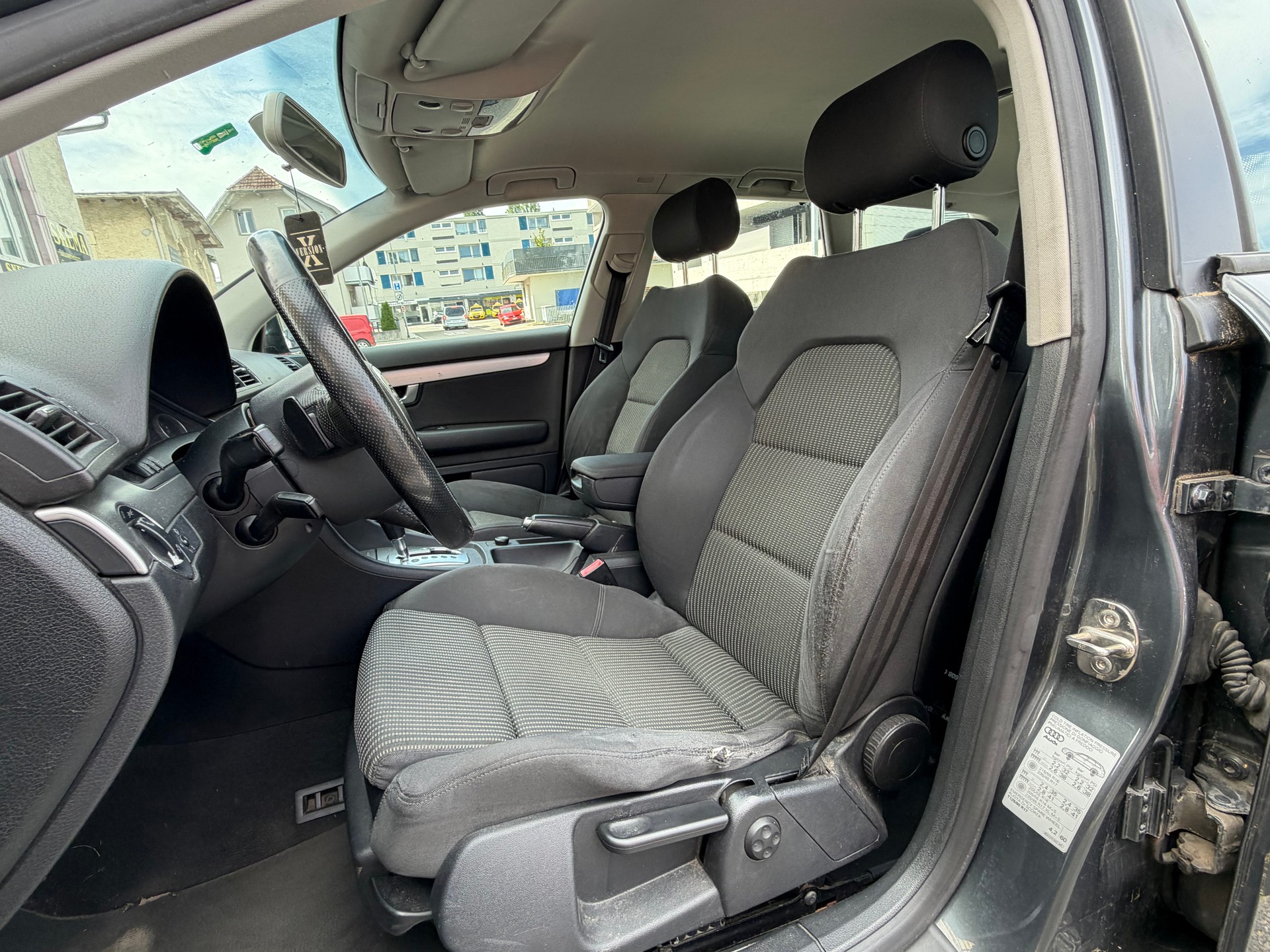 AUDI A4 Avant 1.9 TDI-image-8