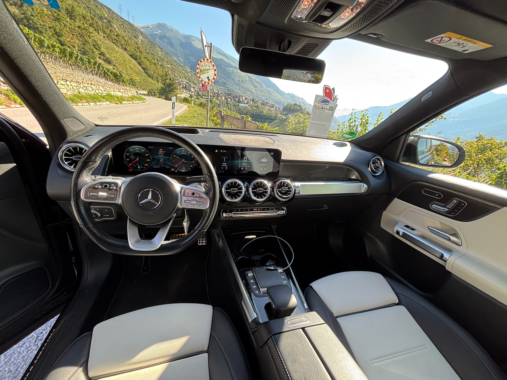 MERCEDES-BENZ GLB 250 AMG Line 4matic-image-0