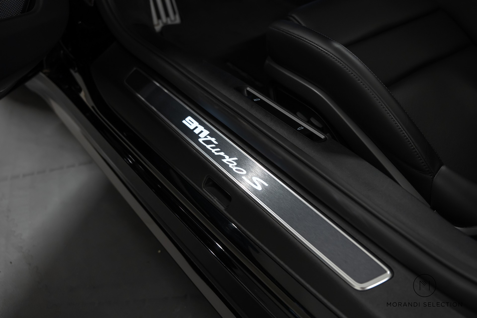 PORSCHE 911 Cabriolet 3.7 Turbo S PDK-image-19