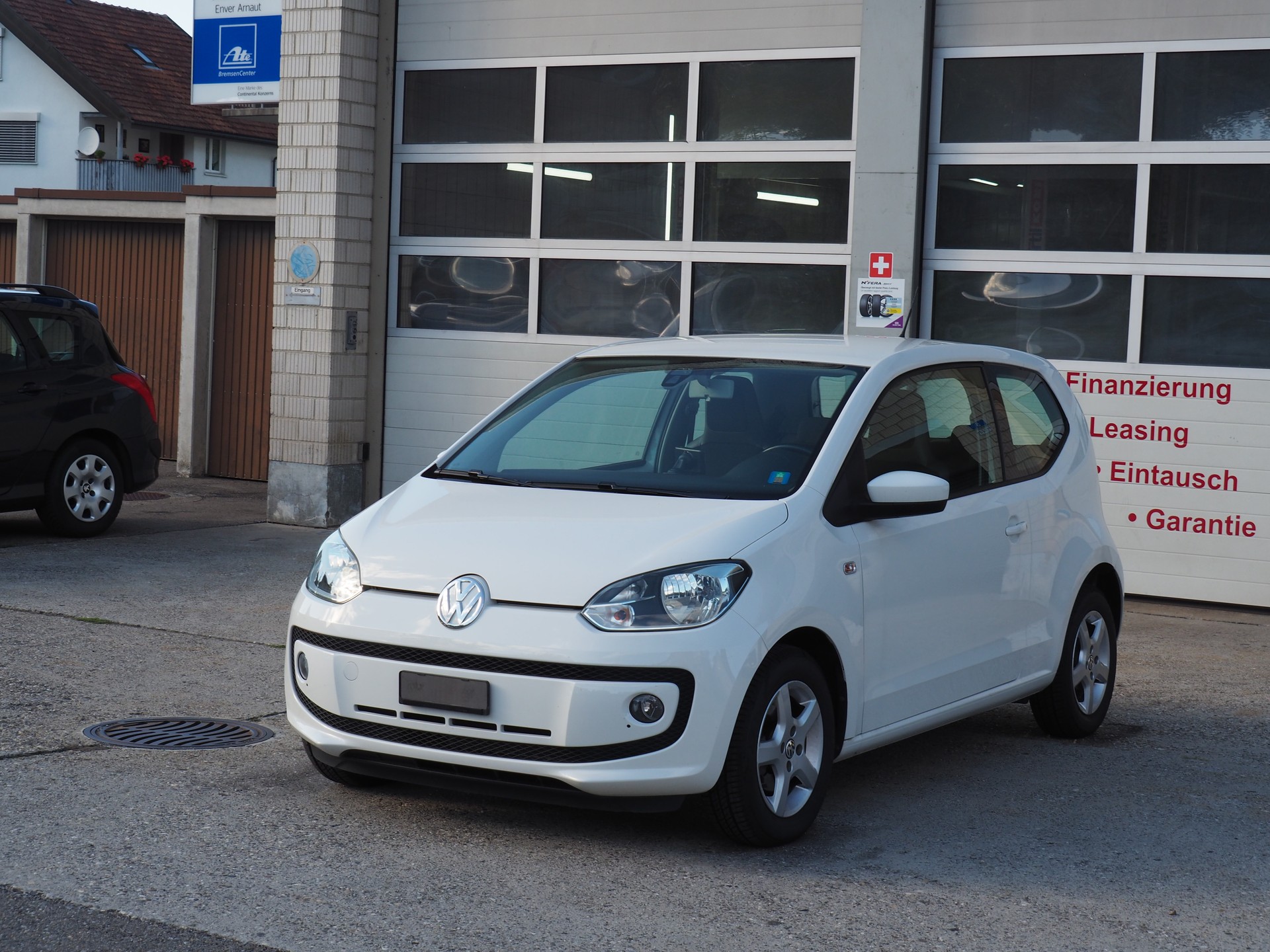 VW Up 1.0 BMT EcoFuel move up-image-0