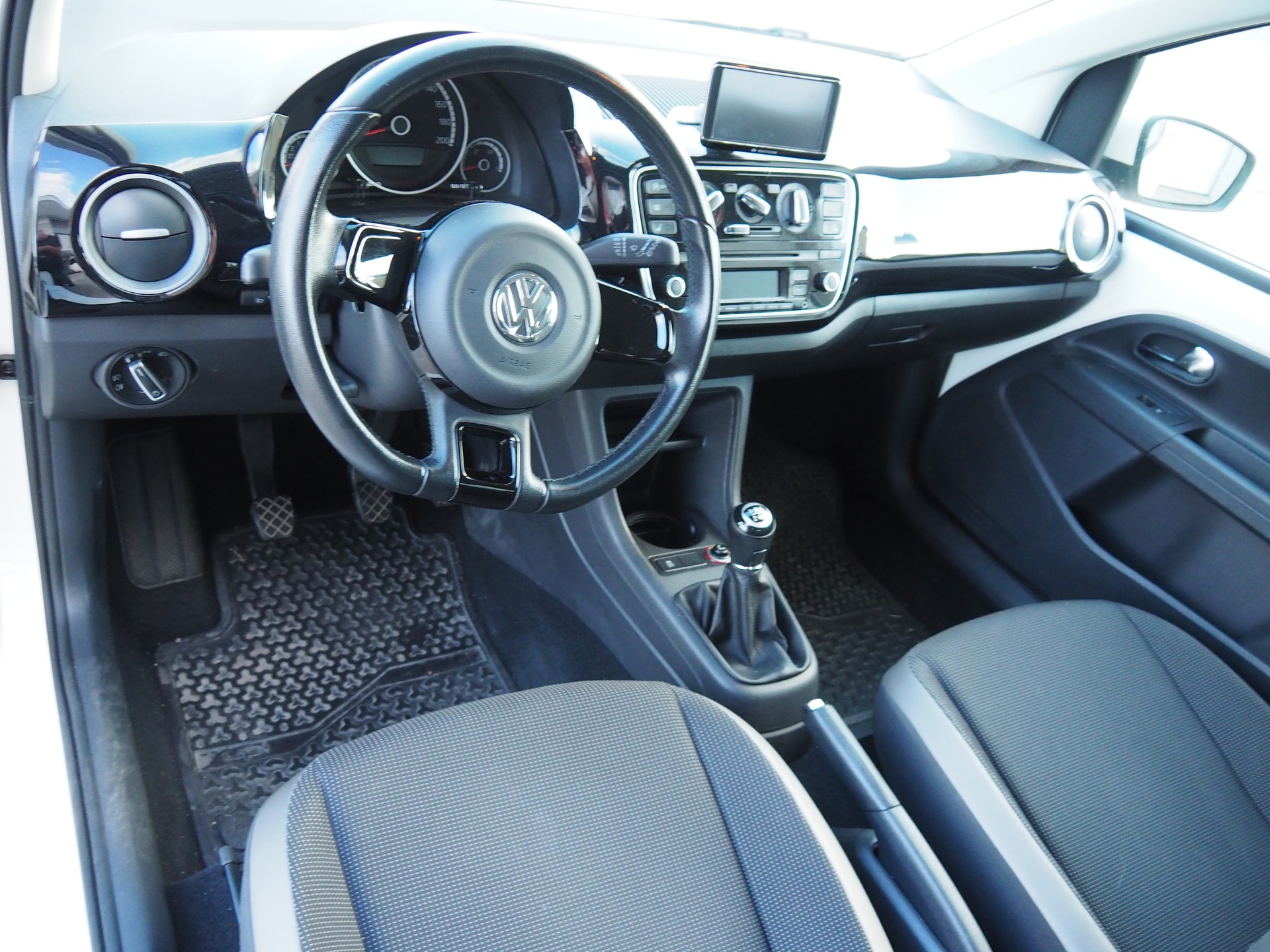 VW Up 1.0 BMT EcoFuel move up-image-9