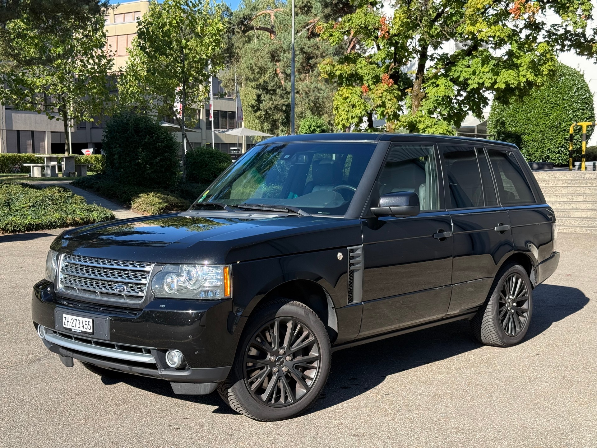 LAND ROVER Range Rover 4.4 TDV8 Autobiography Black Automatic-image-4