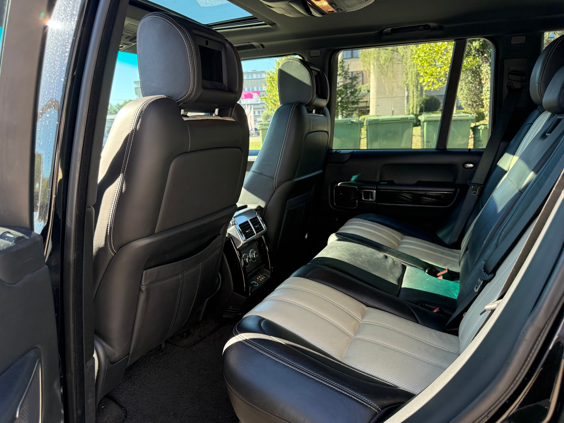 LAND ROVER Range Rover 4.4 TDV8 Autobiography Black Automatic-image-12