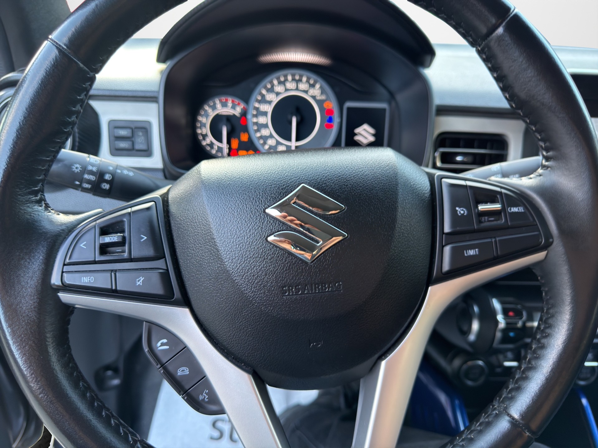 SUZUKI Ignis 1.2i Piz Sulai Hybrid 4x4-image-9