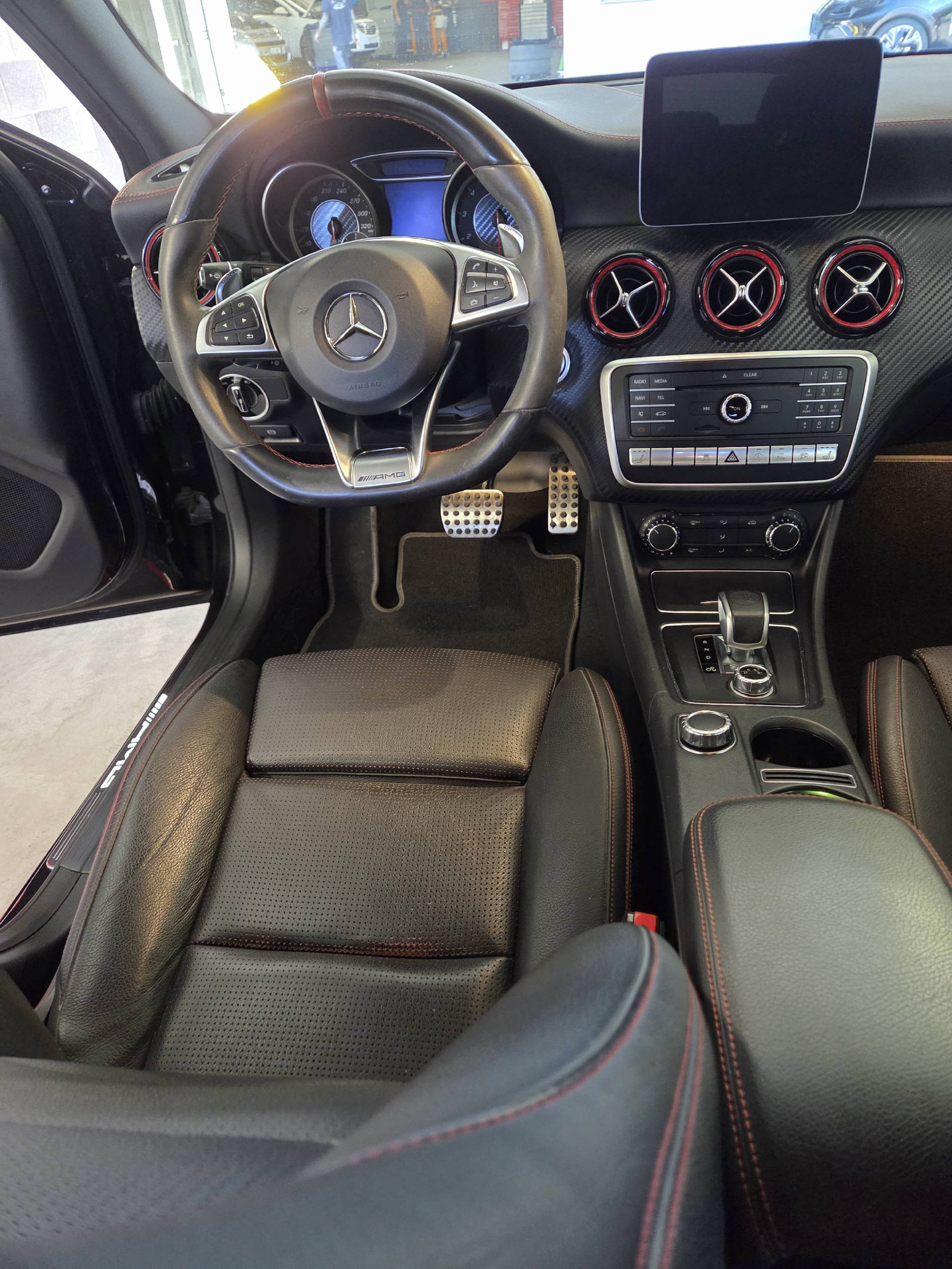 MERCEDES-BENZ A 45 AMG 4m-image-6
