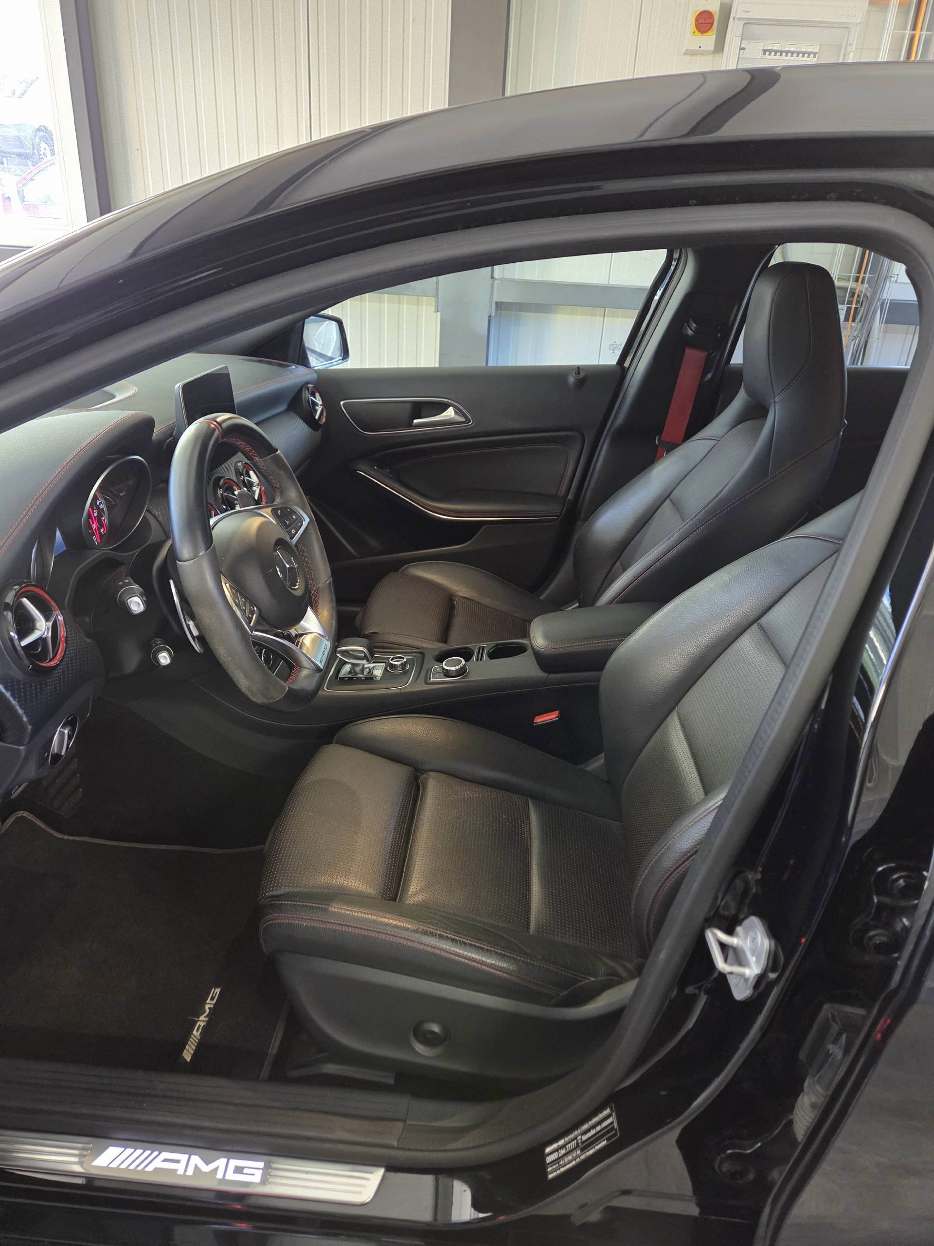 MERCEDES-BENZ A 45 AMG 4m-image-4