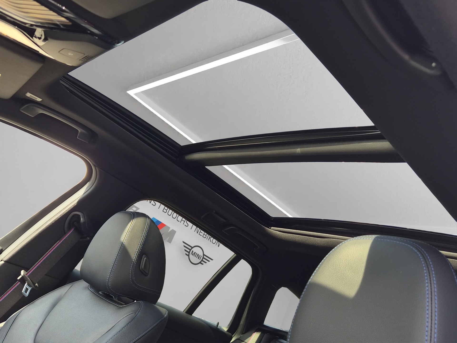 BMW M340i xDrive 48V Touring Steptronic-image-12