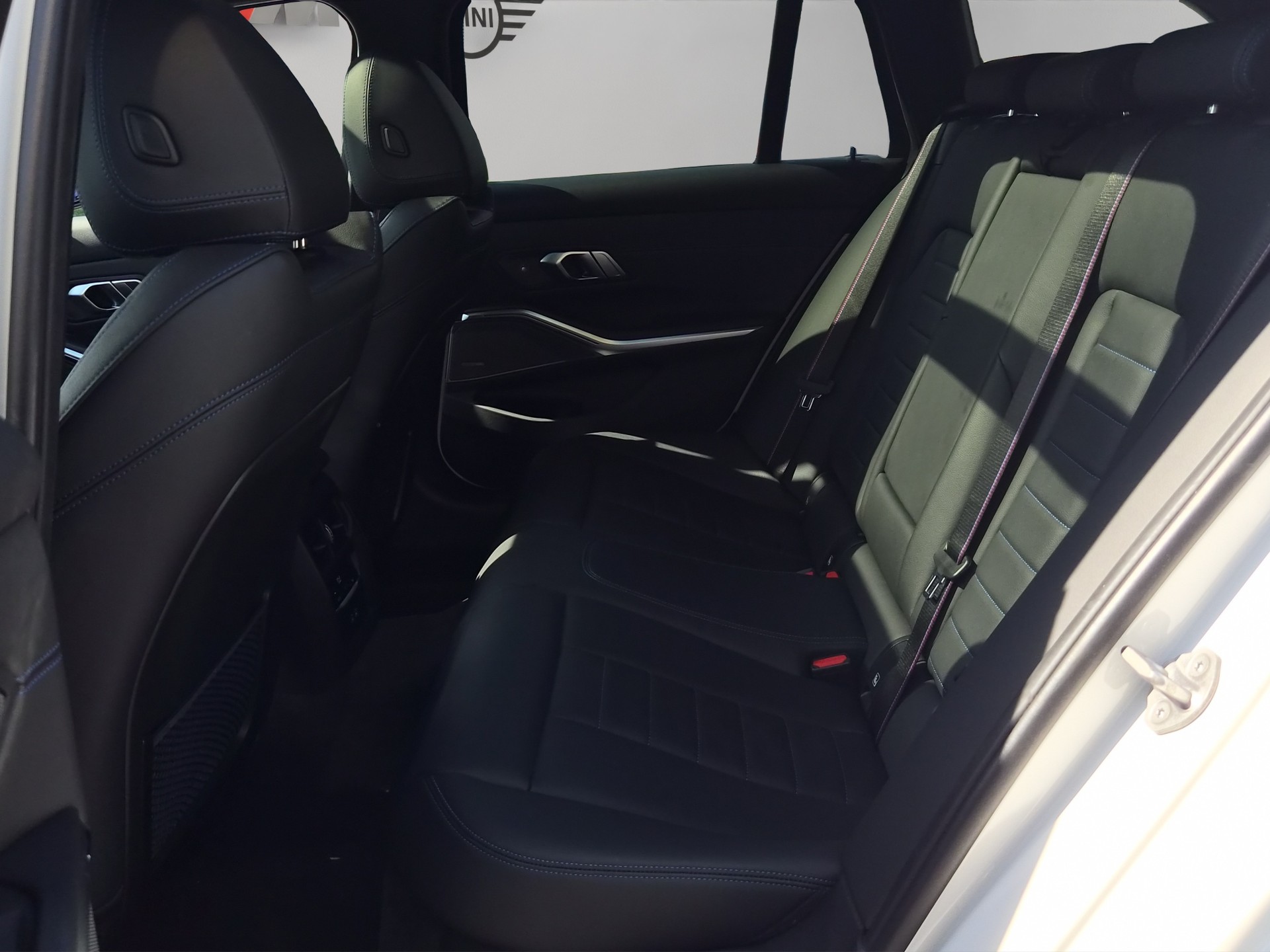 BMW M340i xDrive 48V Touring Steptronic-image-18