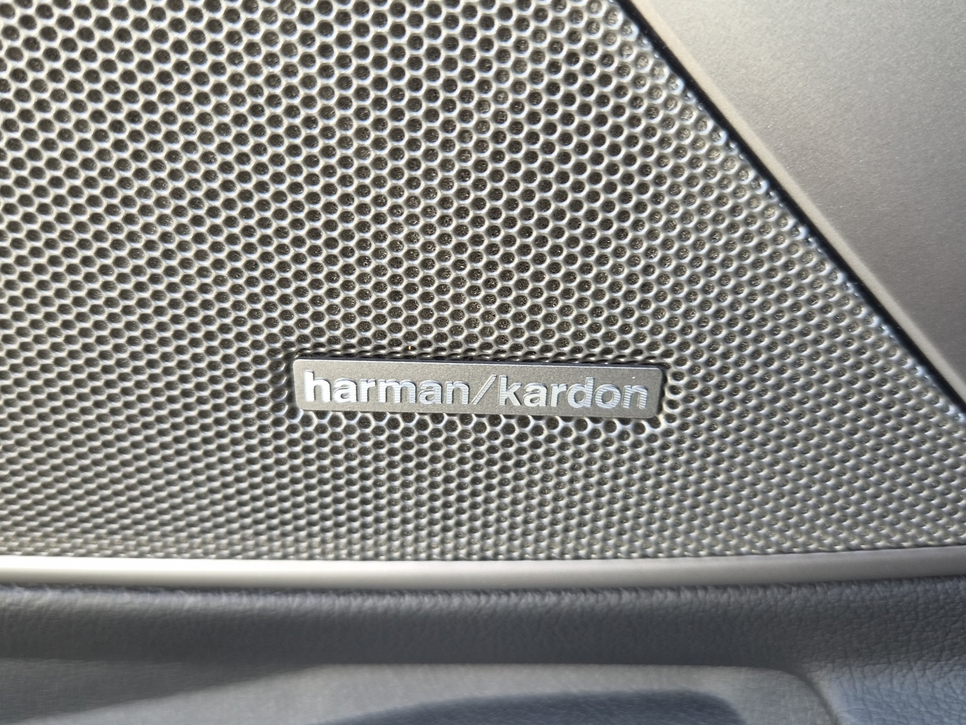 BMW M340i xDrive 48V Touring Steptronic-image-25