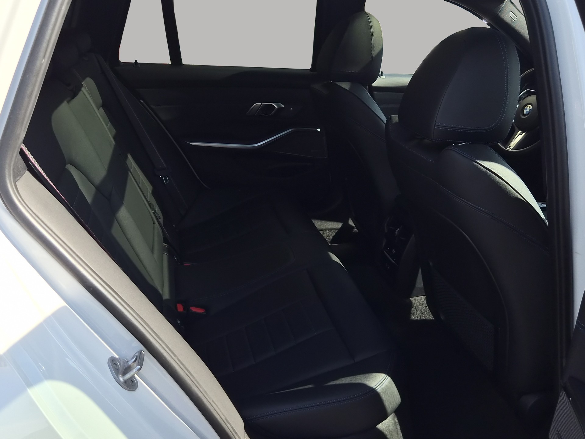 BMW M340i xDrive 48V Touring Steptronic-image-21