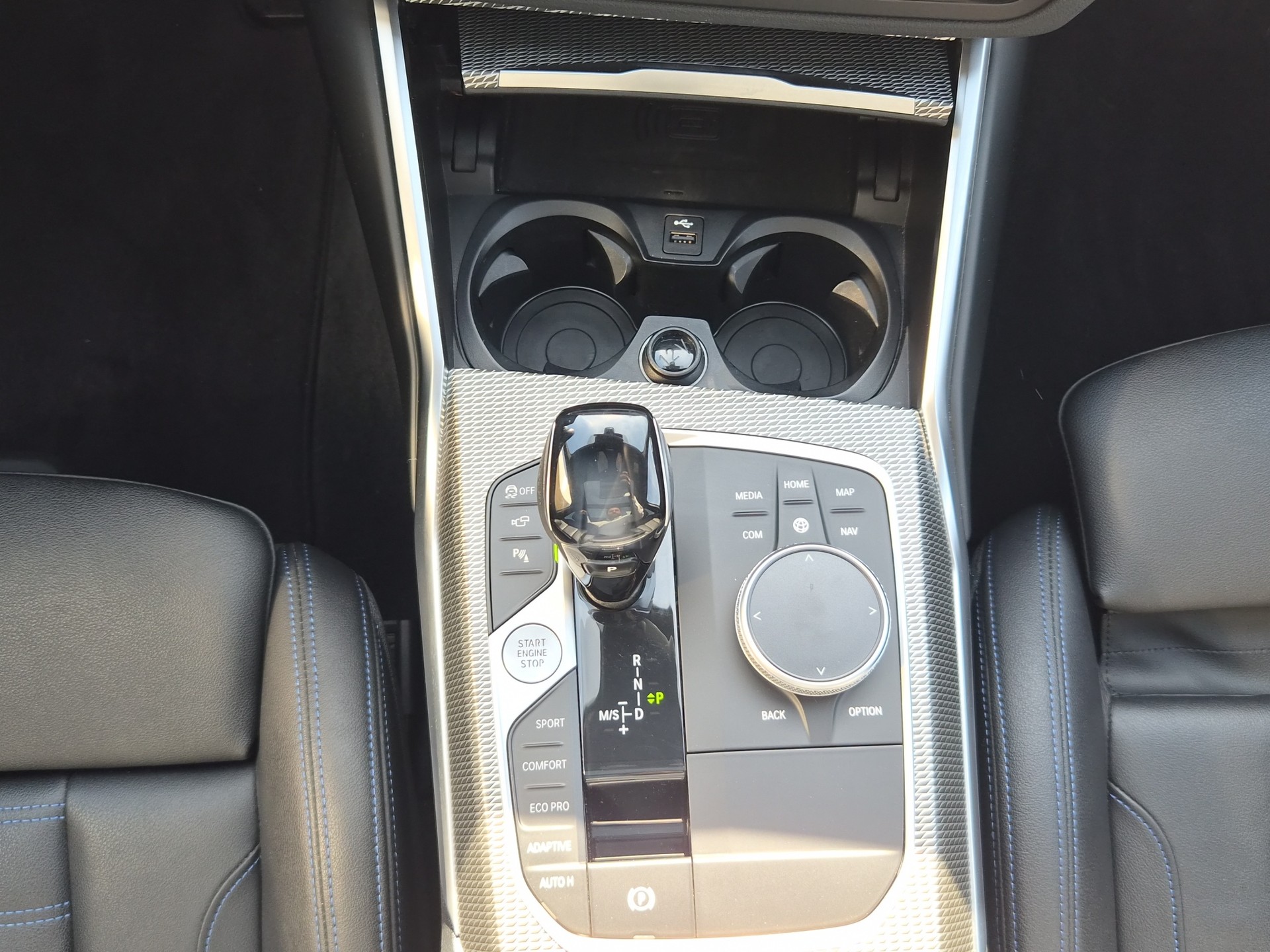 BMW M340i xDrive 48V Touring Steptronic-image-16