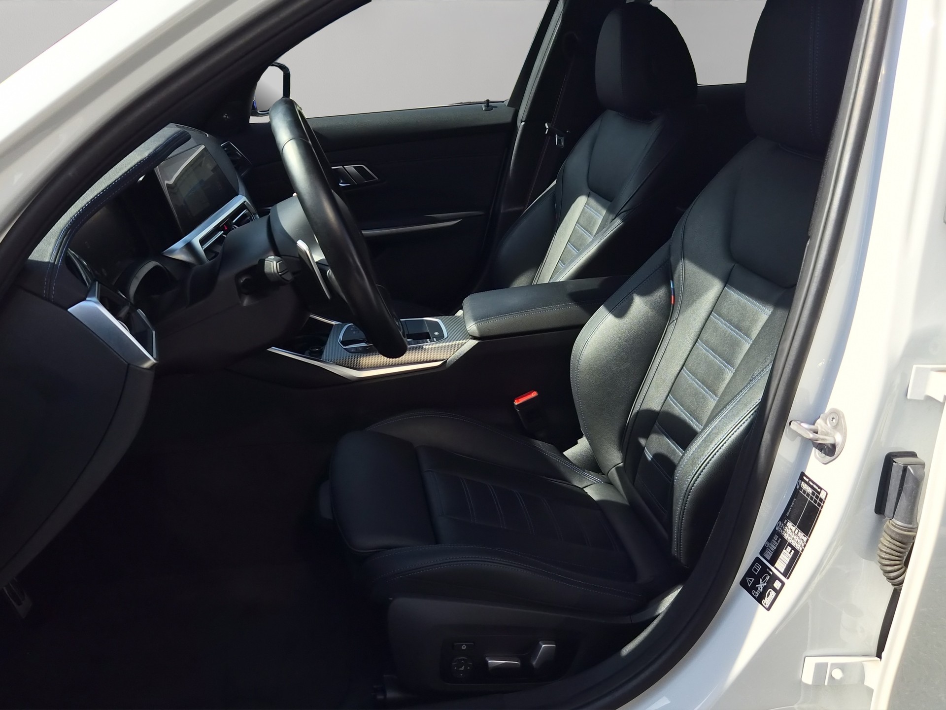 BMW M340i xDrive 48V Touring Steptronic-image-10
