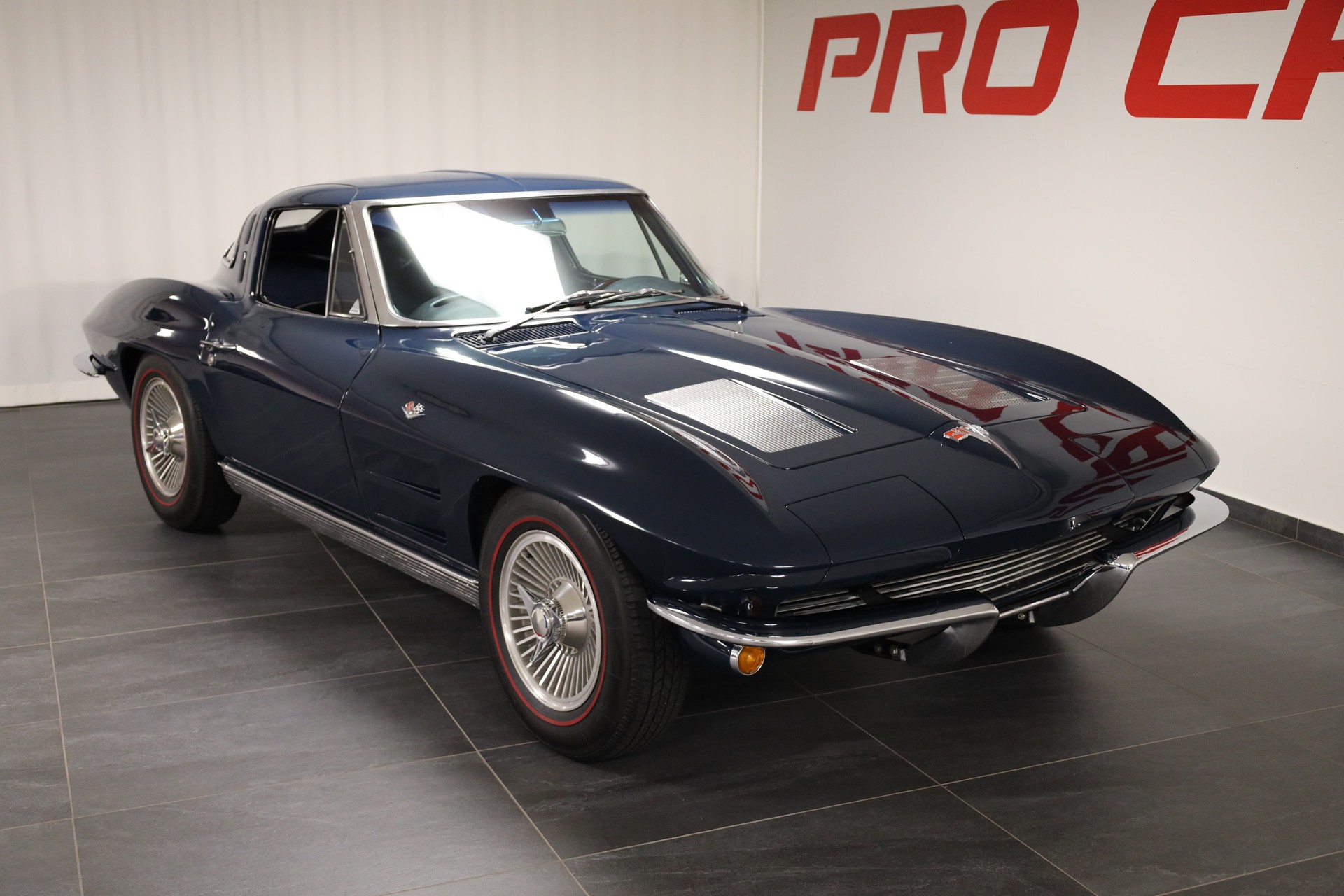 CHEVROLET C2 Sting Ray Split Window-image-1