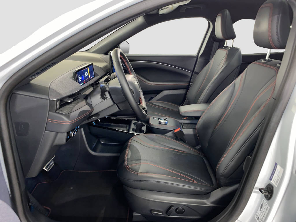 FORD Mustang Mach-E Premium AWD-image-5