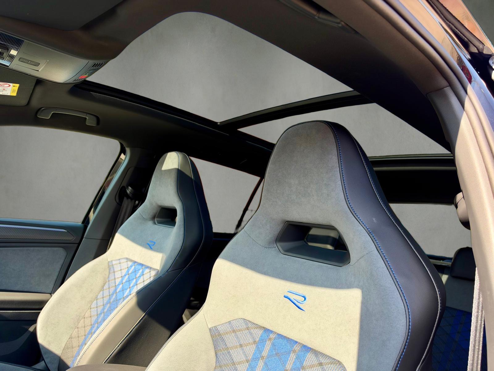 VW Tiguan 2.0TSI R 4Motion DSG-image-17