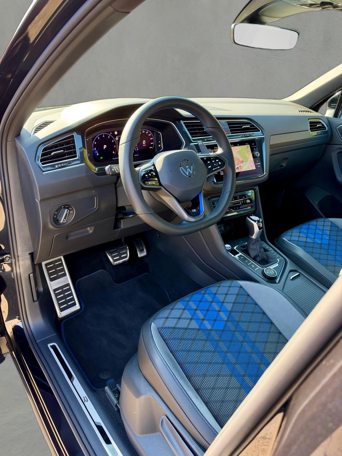 VW Tiguan 2.0TSI R 4Motion DSG-image-14
