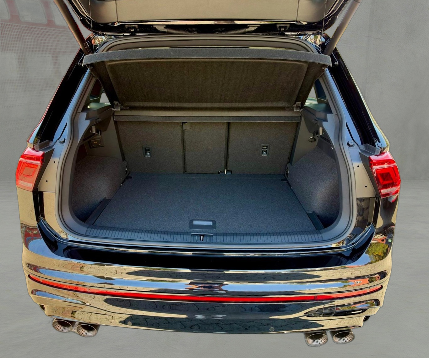 VW Tiguan 2.0TSI R 4Motion DSG-image-9
