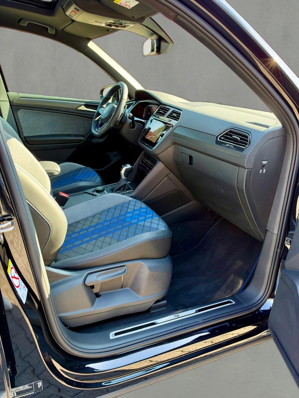 VW Tiguan 2.0TSI R 4Motion DSG-image-11