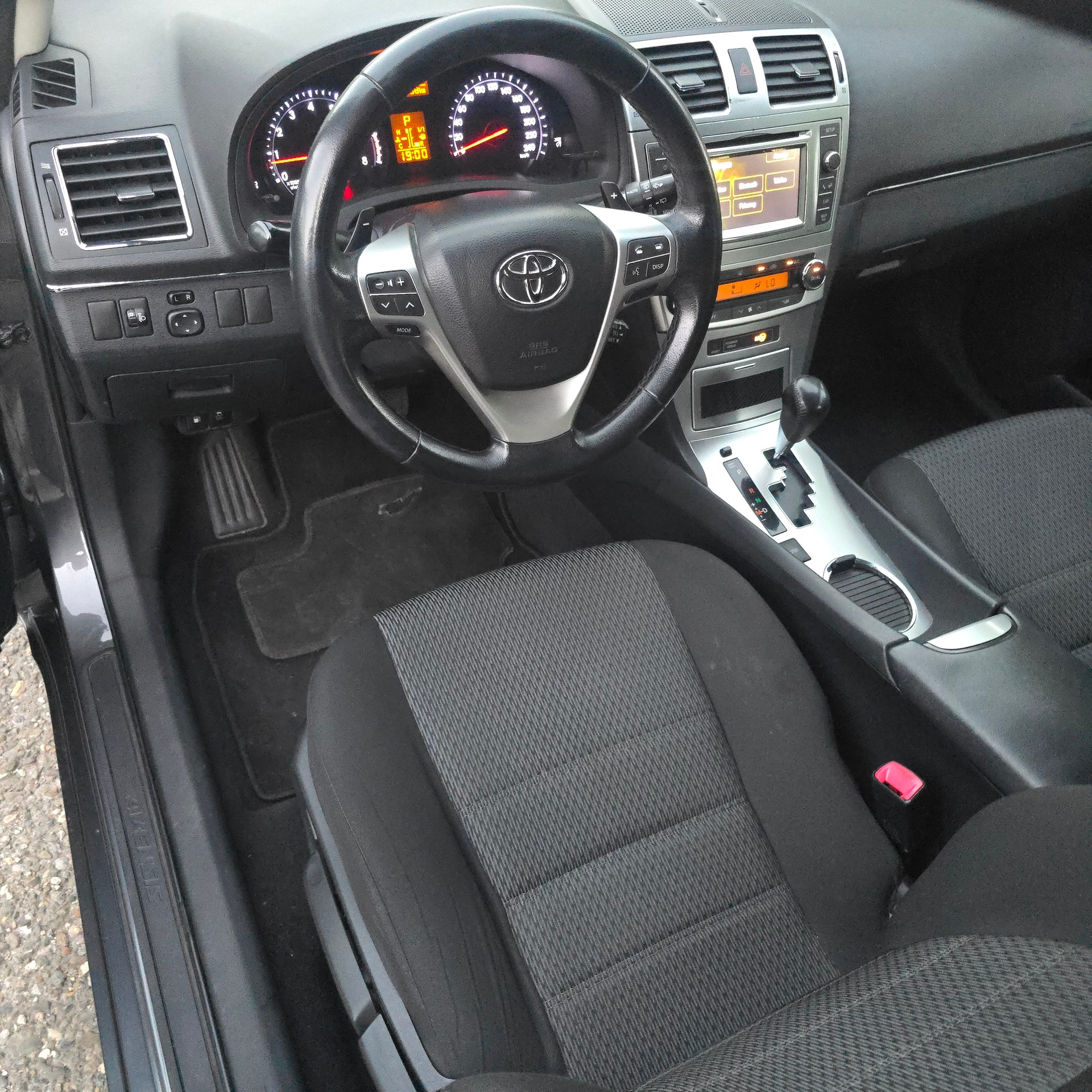 TOYOTA Avensis Sportswagon 2.0 Linea Luna Multidrive-image-11