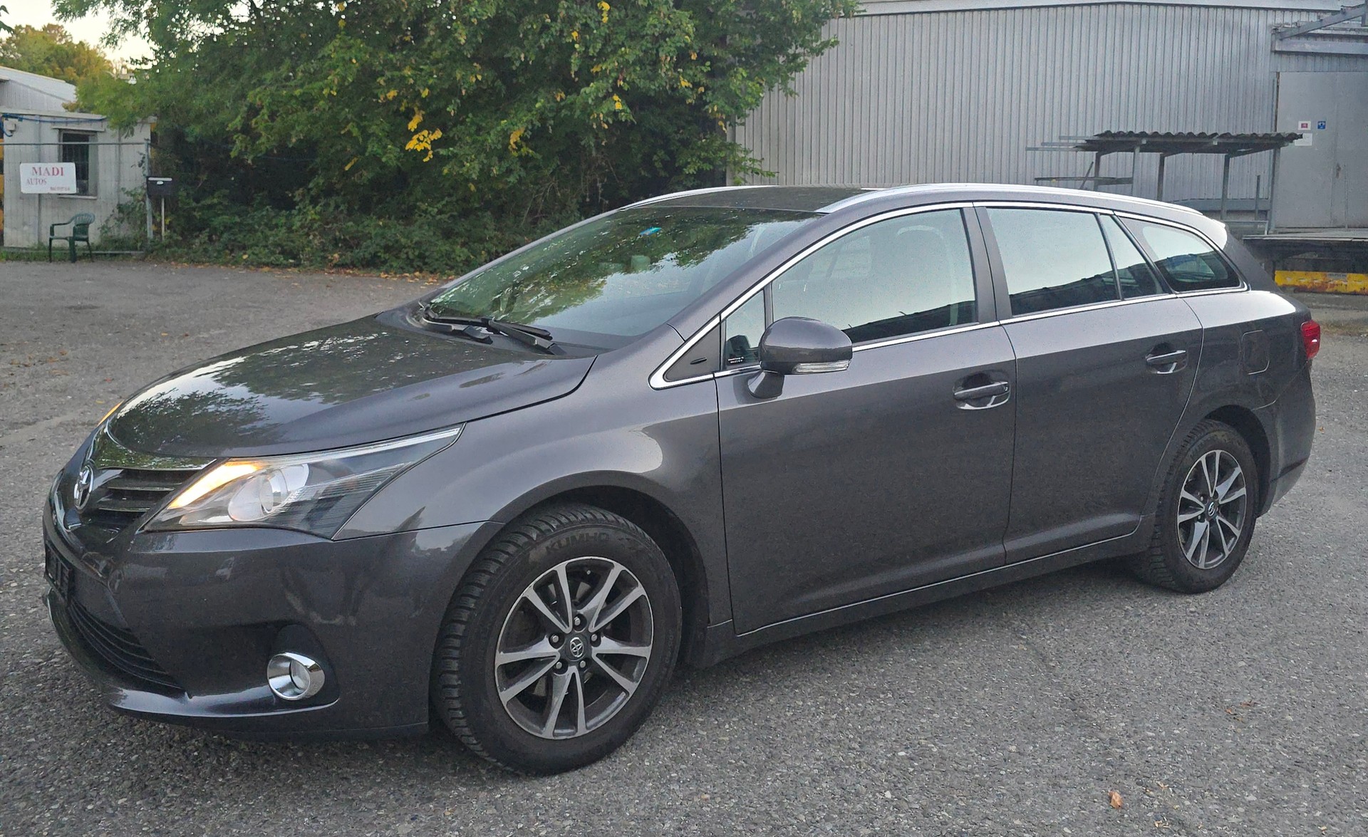 TOYOTA Avensis Sportswagon 2.0 Linea Luna Multidrive-image-0