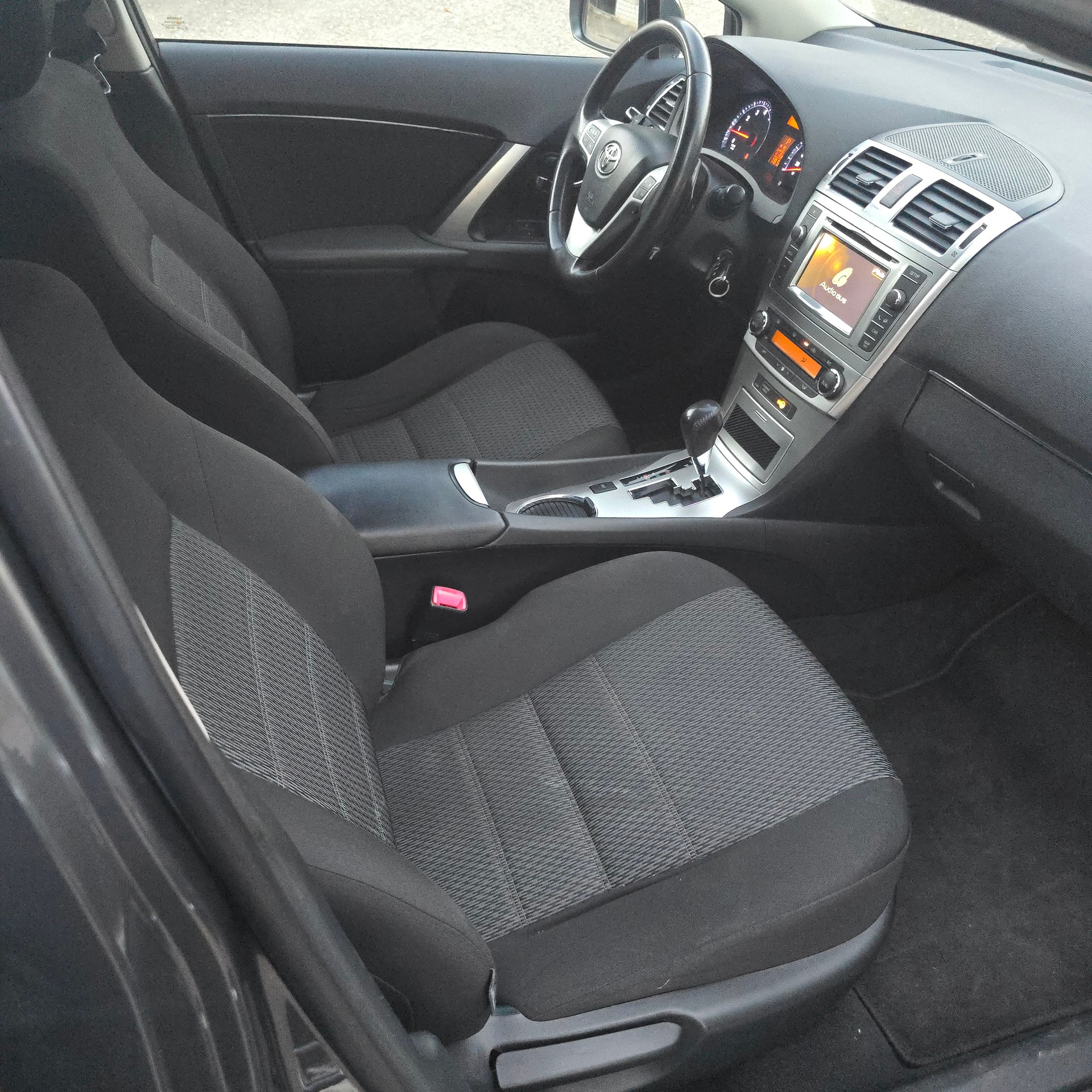 TOYOTA Avensis Sportswagon 2.0 Linea Luna Multidrive-image-9