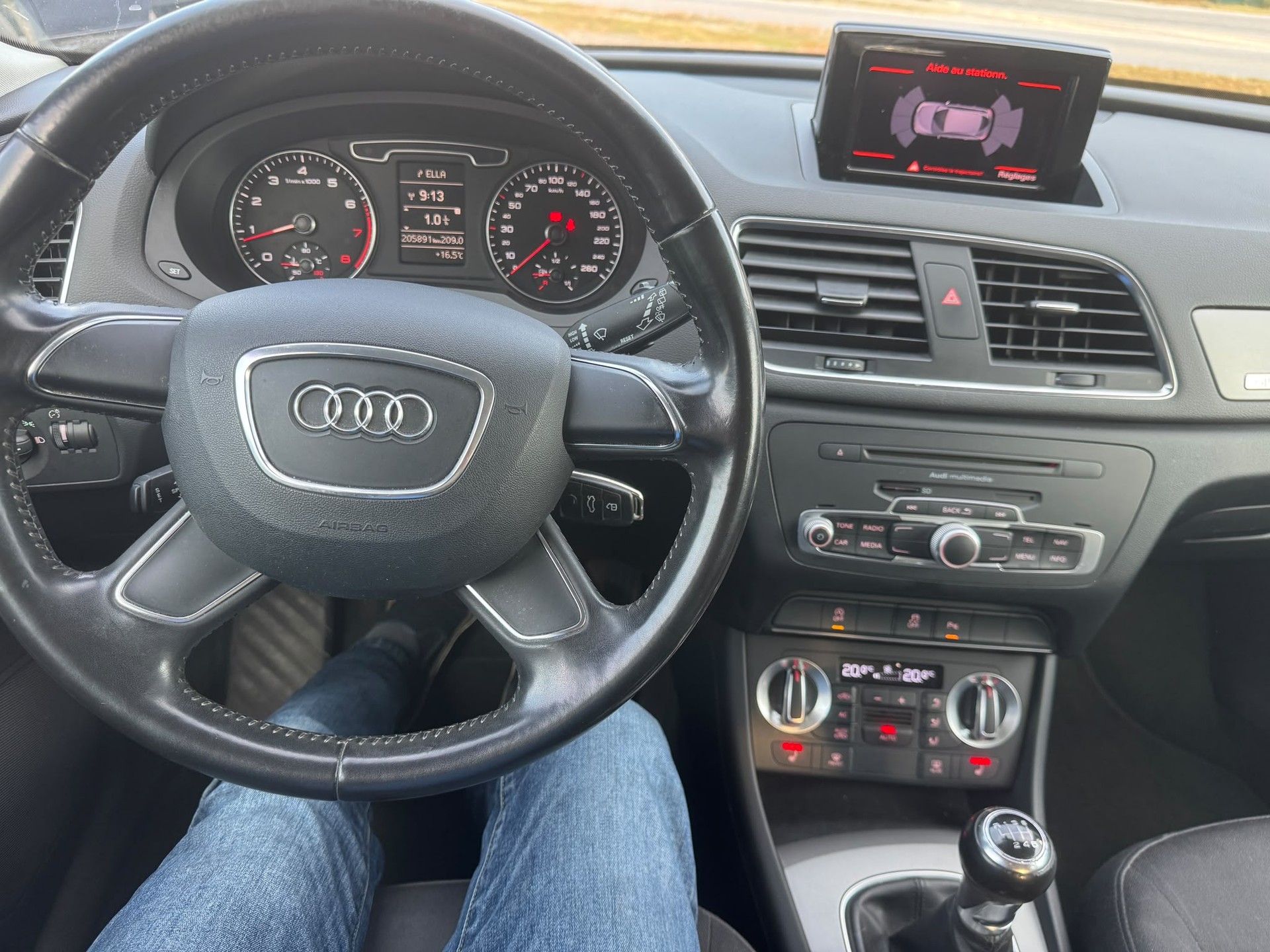 AUDI Q3 2.0 TFSI quattro-image-8
