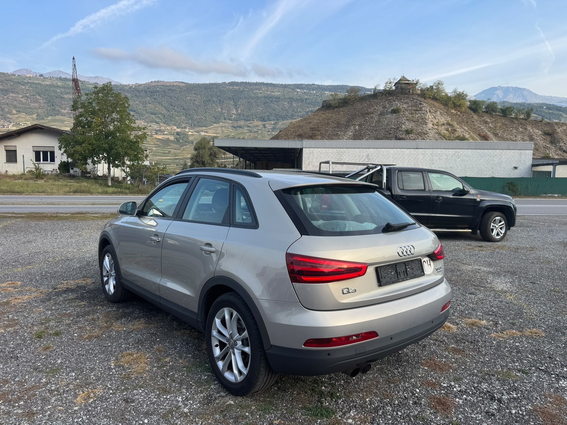 AUDI Q3 2.0 TFSI quattro-image-3