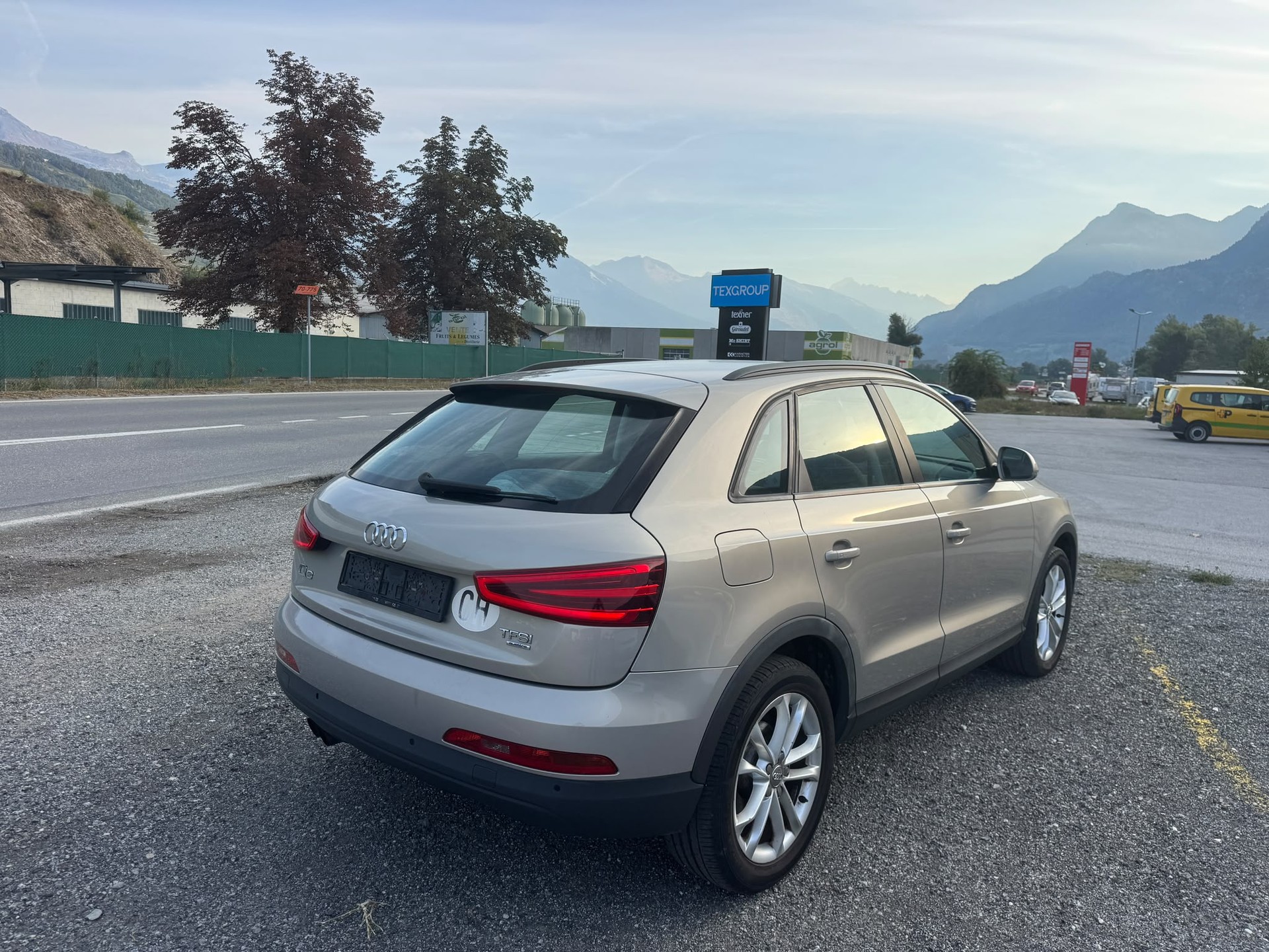 AUDI Q3 2.0 TFSI quattro-image-4