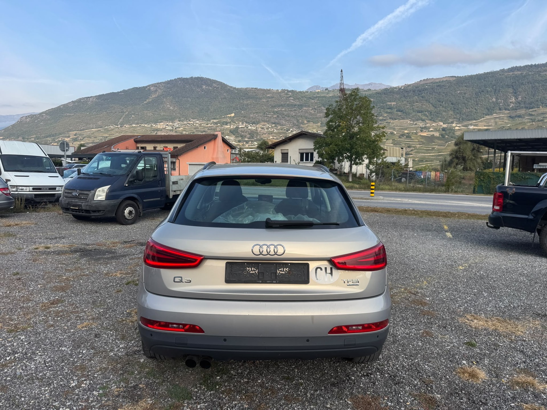 AUDI Q3 2.0 TFSI quattro-image-5