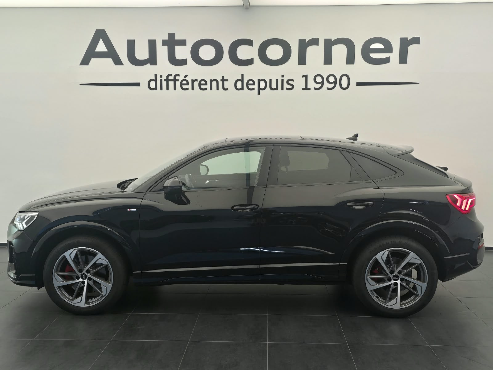 AUDI Q3 Sportback 45 TFSI quattro S-tronic-showroom-element-1