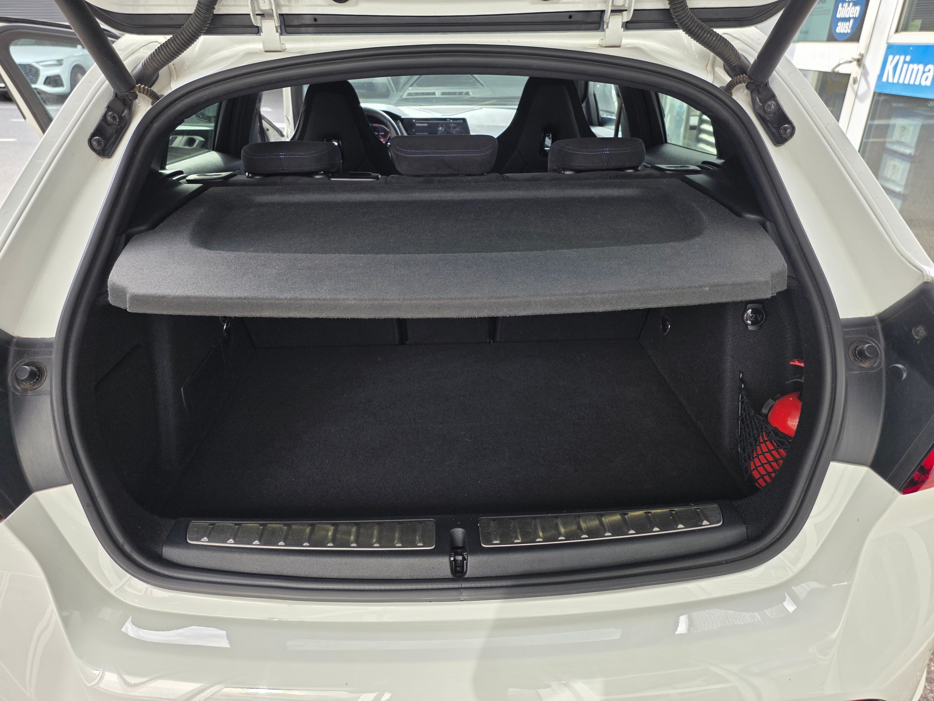 BMW 120d xDrive Steptronic M Sport-image-8