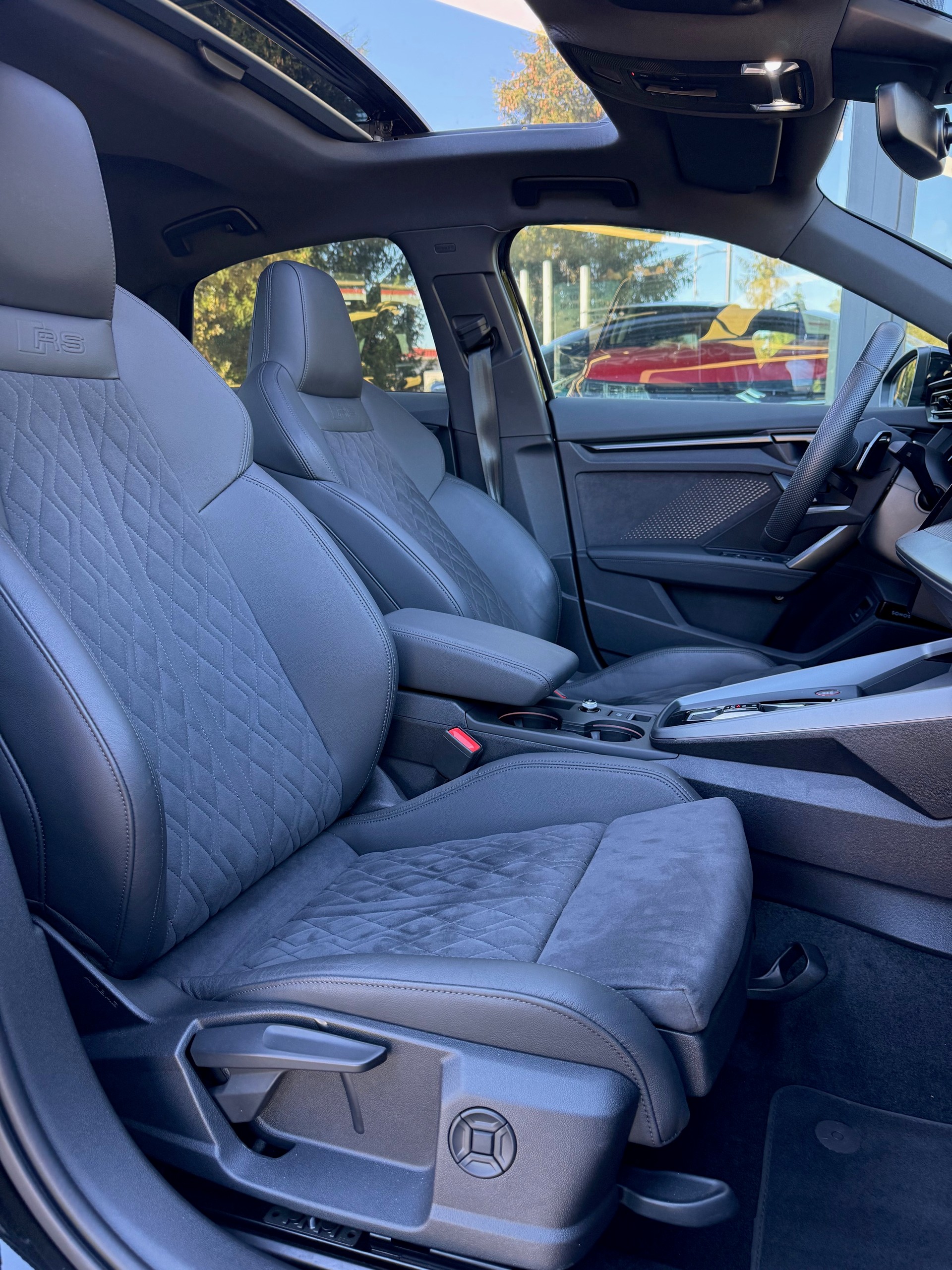 AUDI RS3 Limousine 2.5 TSI quattro S-tronic-image-10