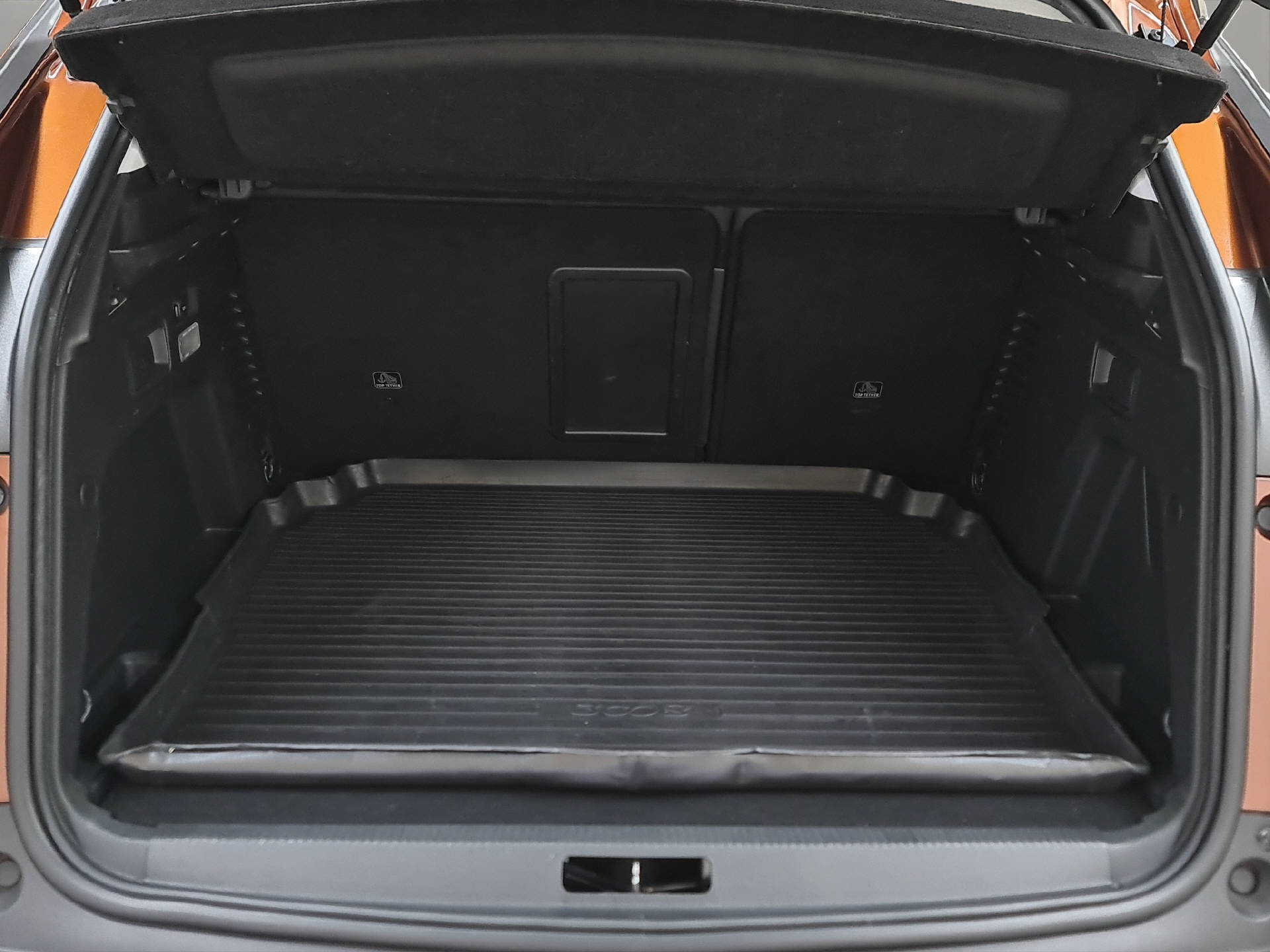 PEUGEOT 3008 1.6 BlueHDi Allure-image-11