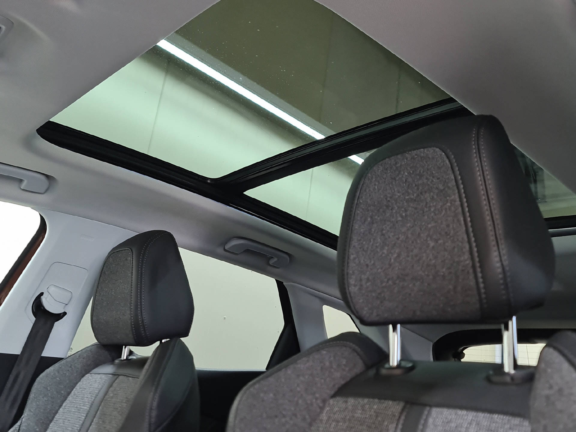 PEUGEOT 3008 1.6 BlueHDi Allure-image-13