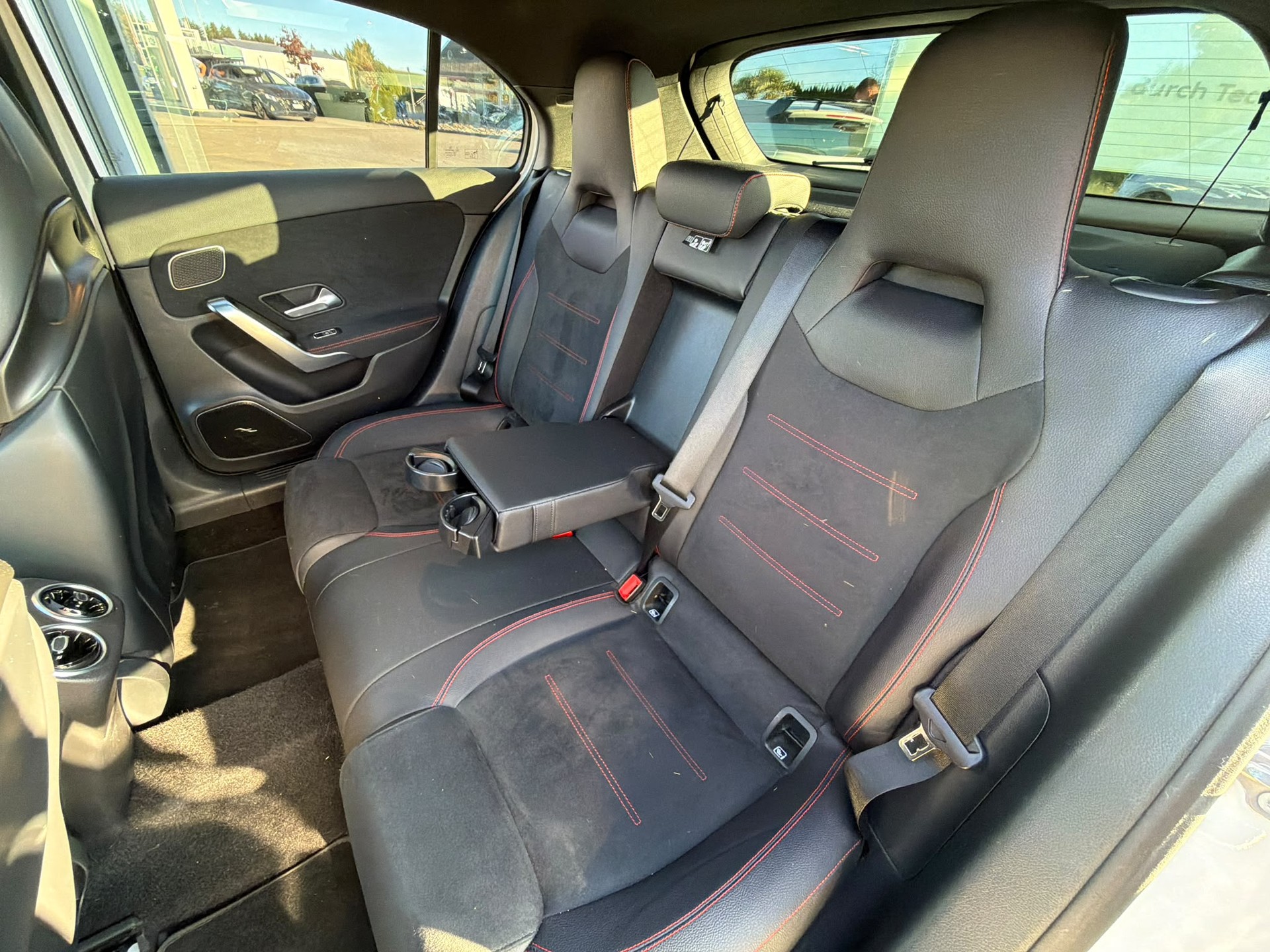 MERCEDES-BENZ A 35 AMG 4Matic Speedshift-image-25
