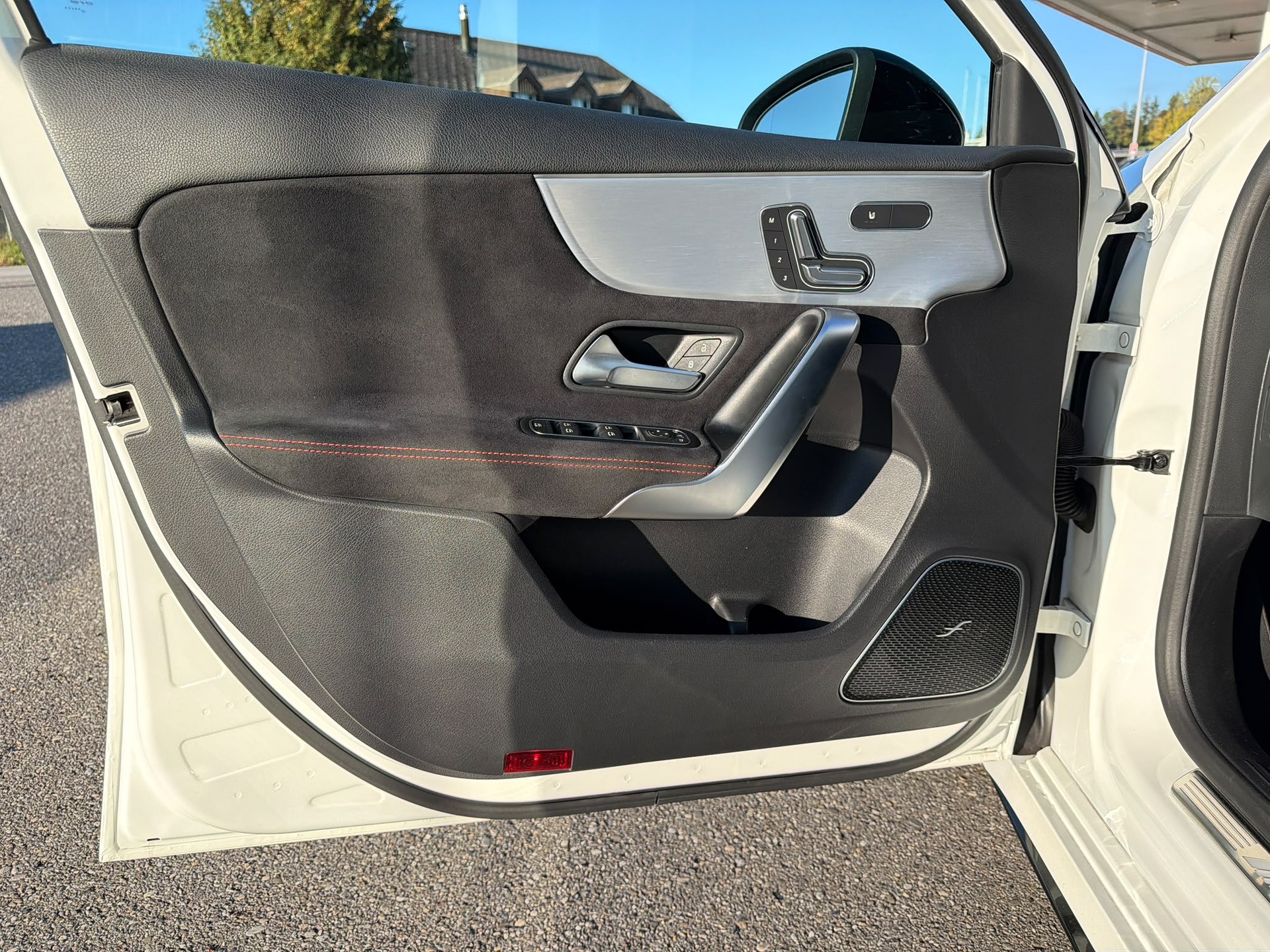 MERCEDES-BENZ A 35 AMG 4Matic Speedshift-image-11