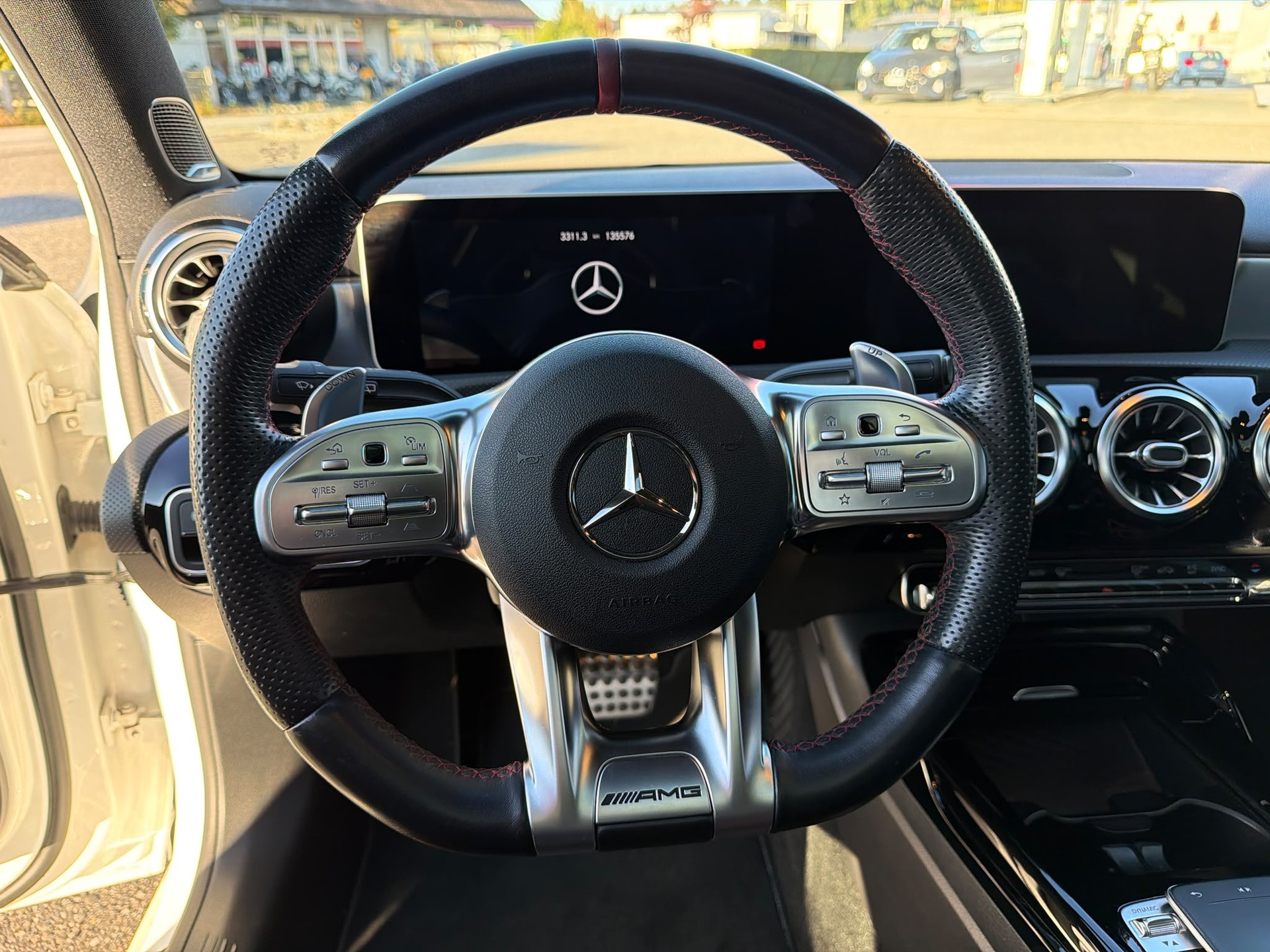 MERCEDES-BENZ A 35 AMG 4Matic Speedshift-image-16