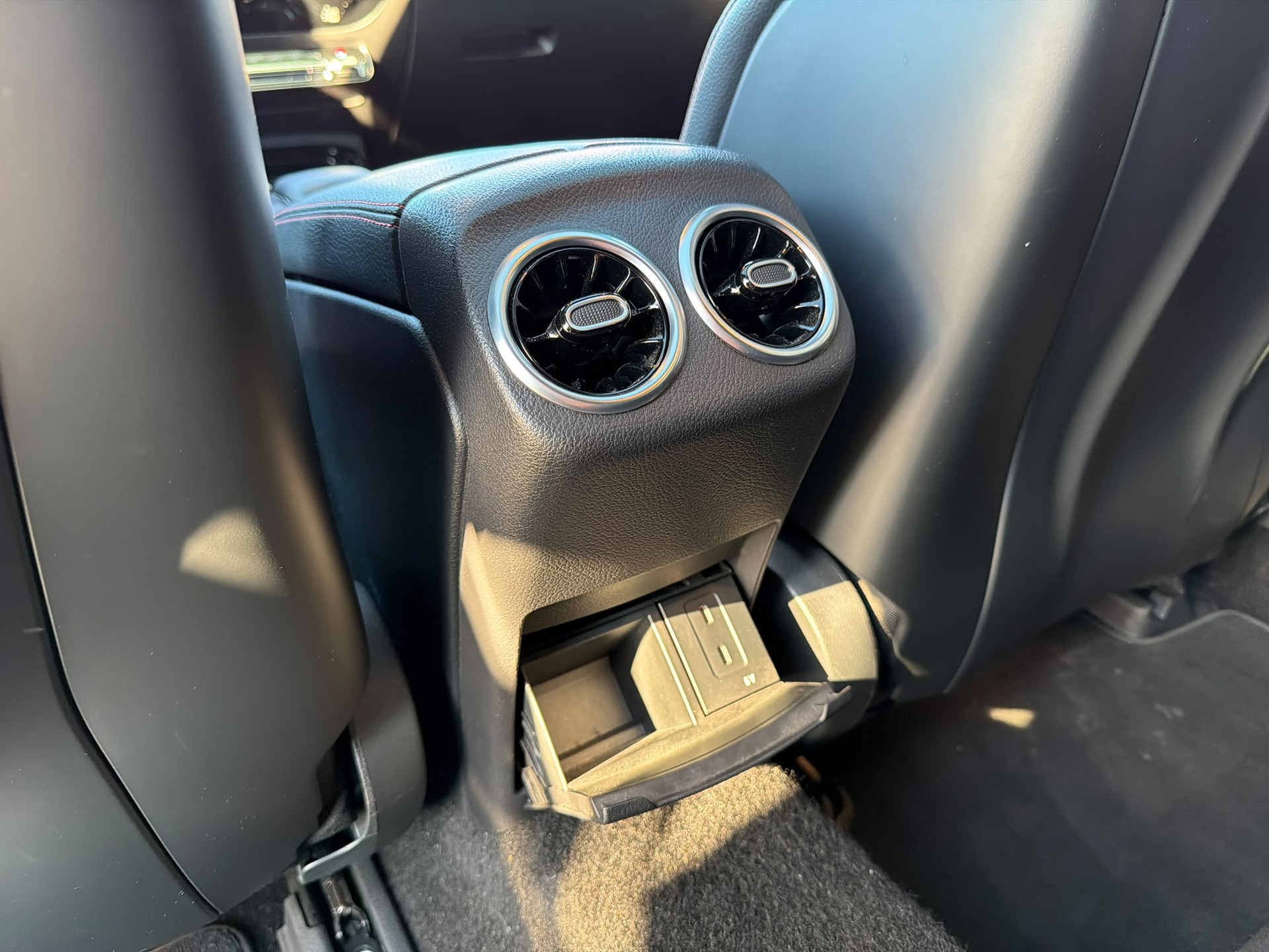 MERCEDES-BENZ A 35 AMG 4Matic Speedshift-image-26