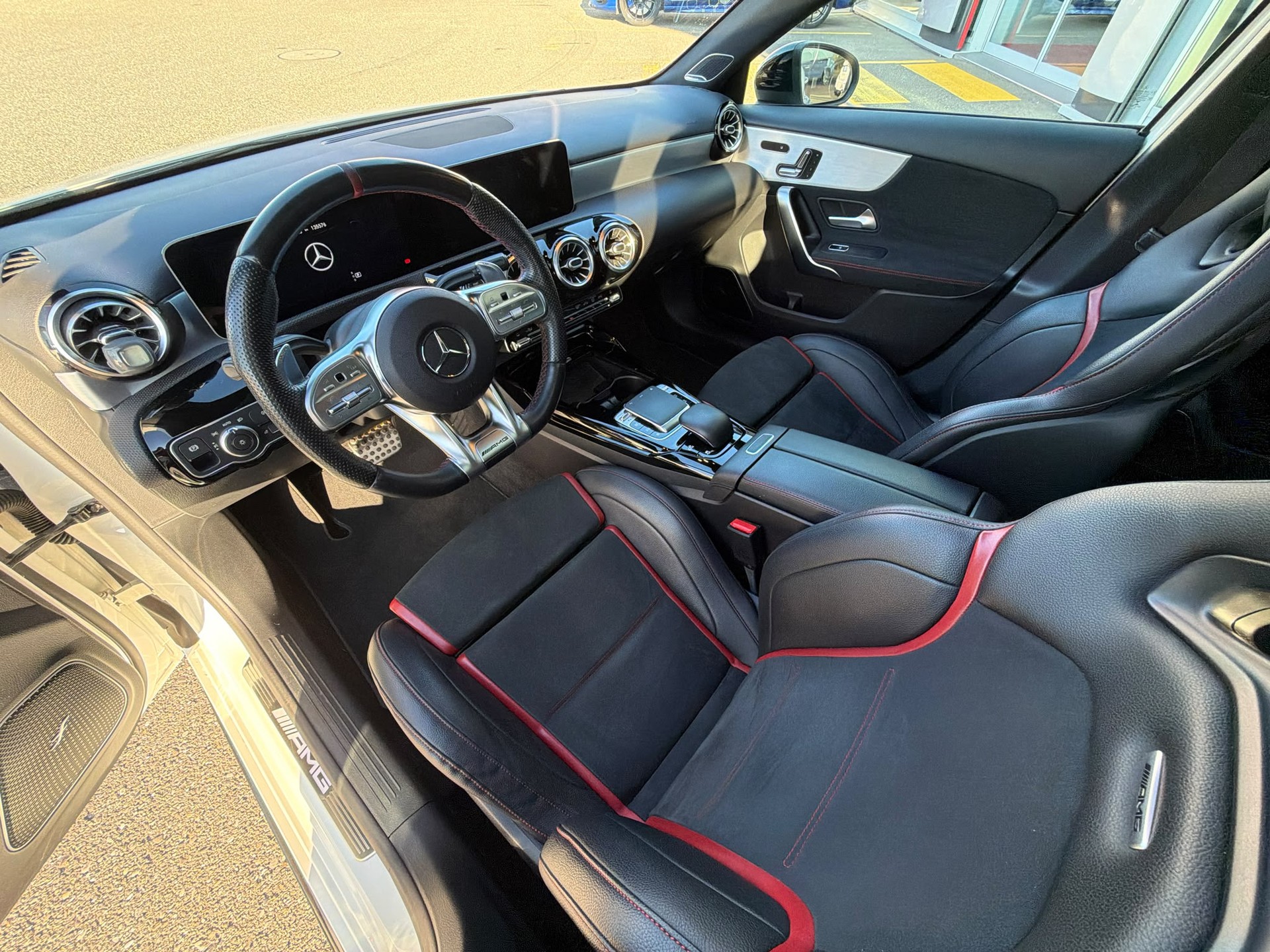 MERCEDES-BENZ A 35 AMG 4Matic Speedshift-image-10