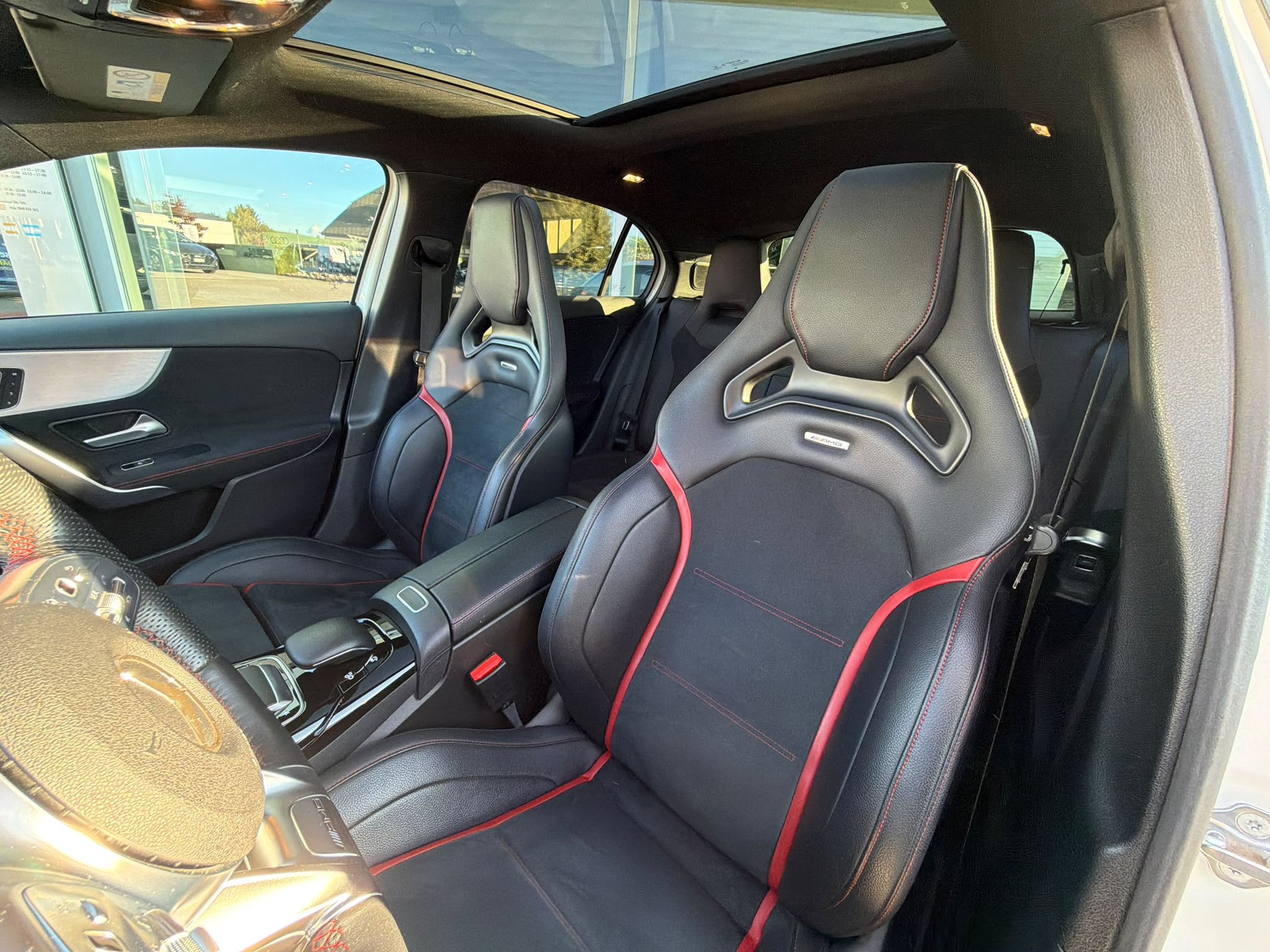 MERCEDES-BENZ A 35 AMG 4Matic Speedshift-image-23