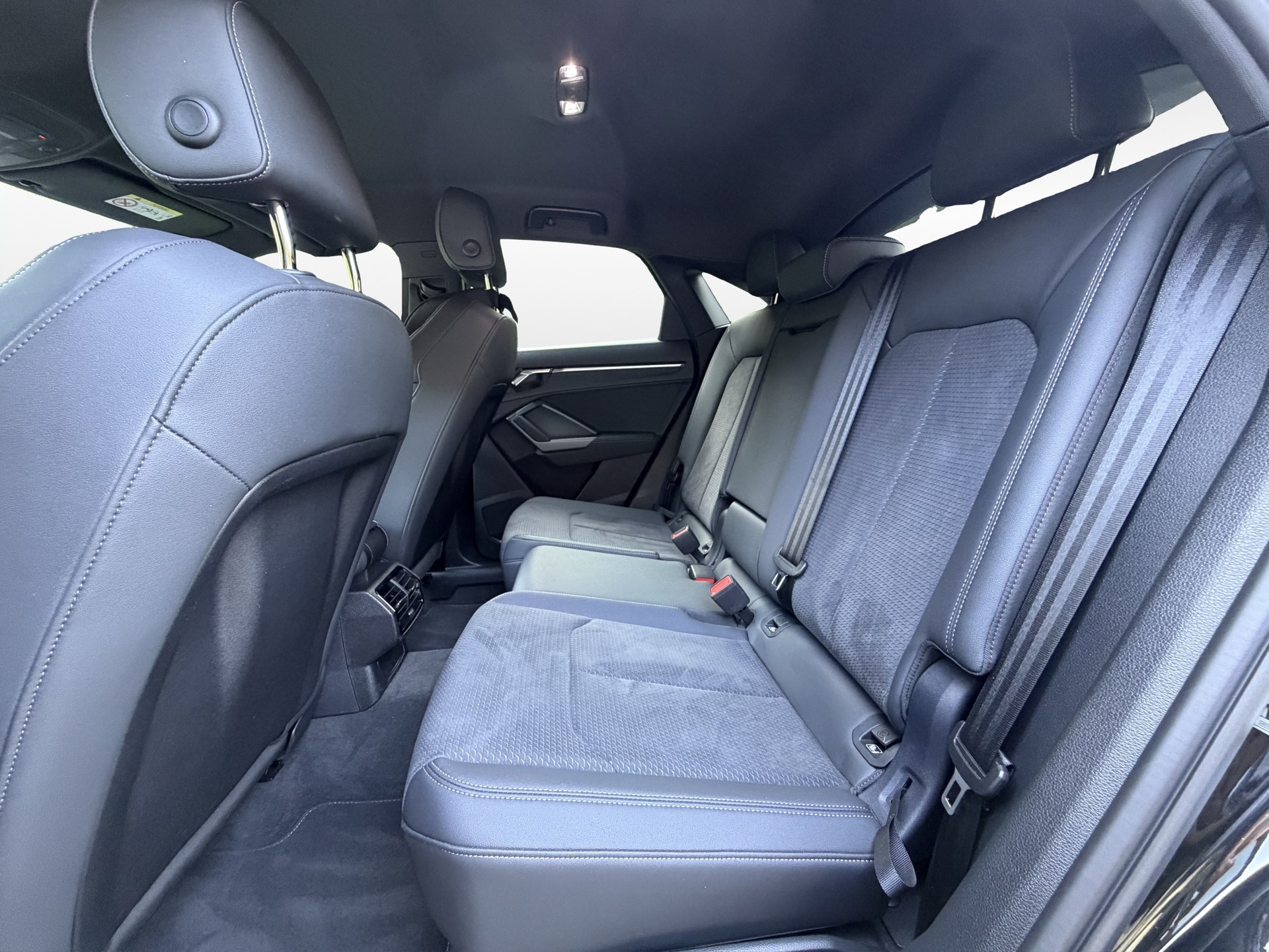 AUDI Q3 Sportback 35 TFSI S line Attraction S-tronic-image-11