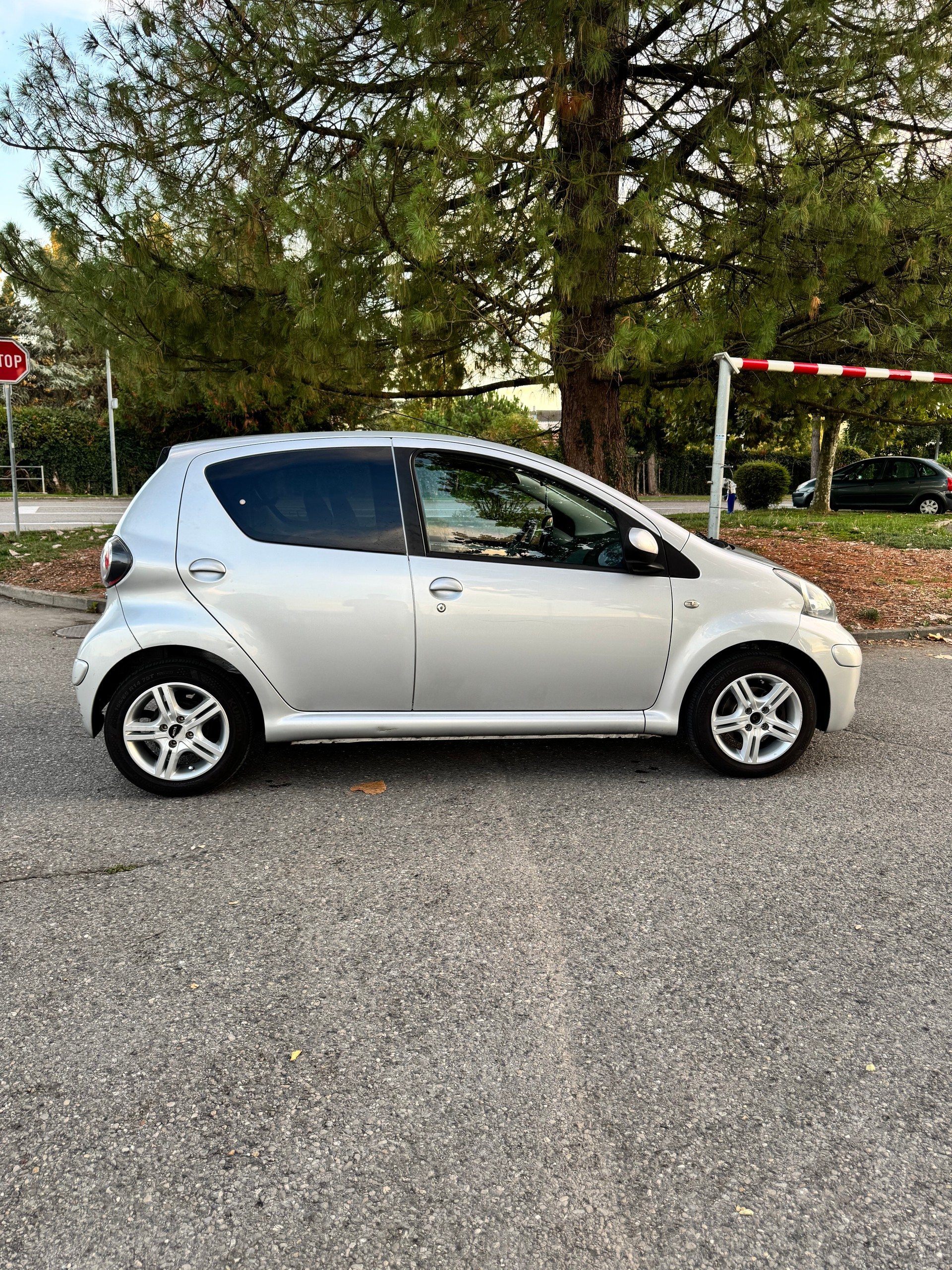 TOYOTA Aygo 1.0 Linea Terra-image-6