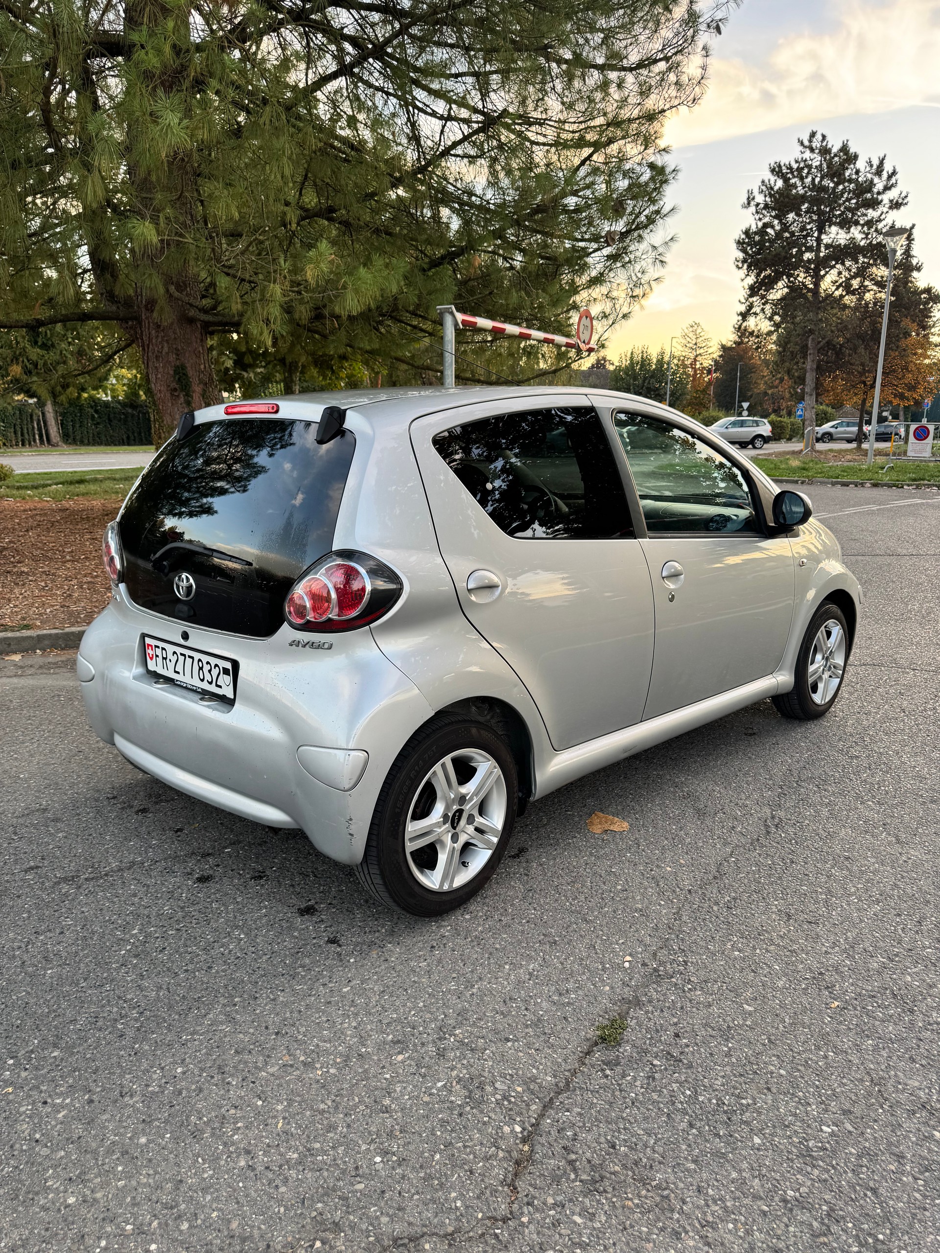 TOYOTA Aygo 1.0 Linea Terra-image-5