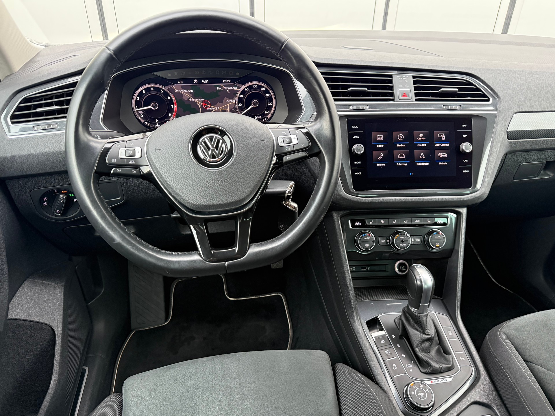 VW Tiguan 2.0TSI R-LINE 4Motion DSG-image-6