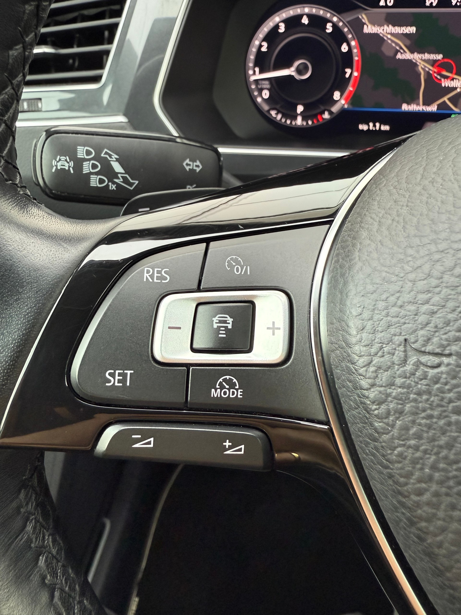 VW Tiguan 2.0TSI R-LINE 4Motion DSG-image-12